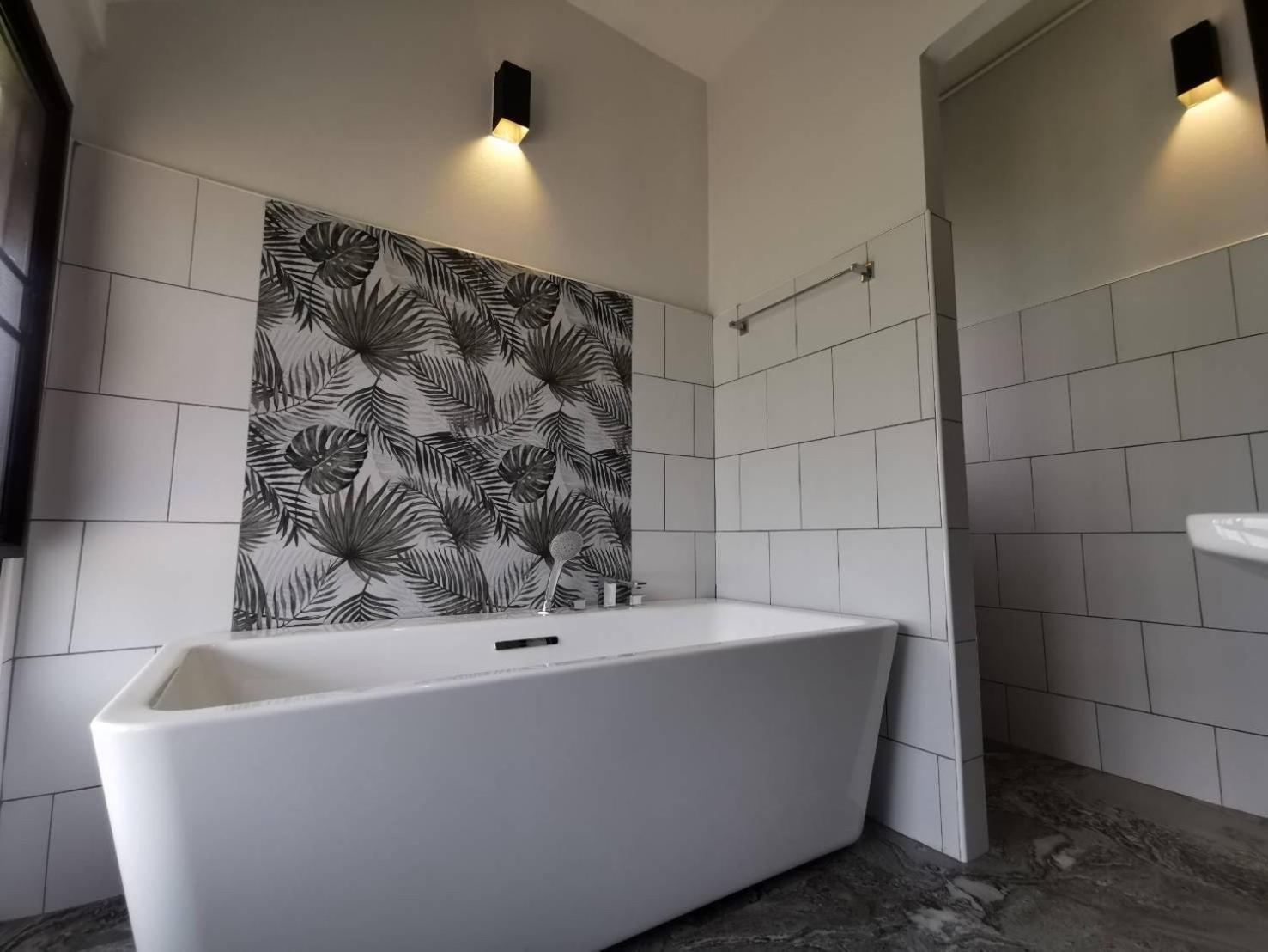 Suite with Balcony - Photo 3