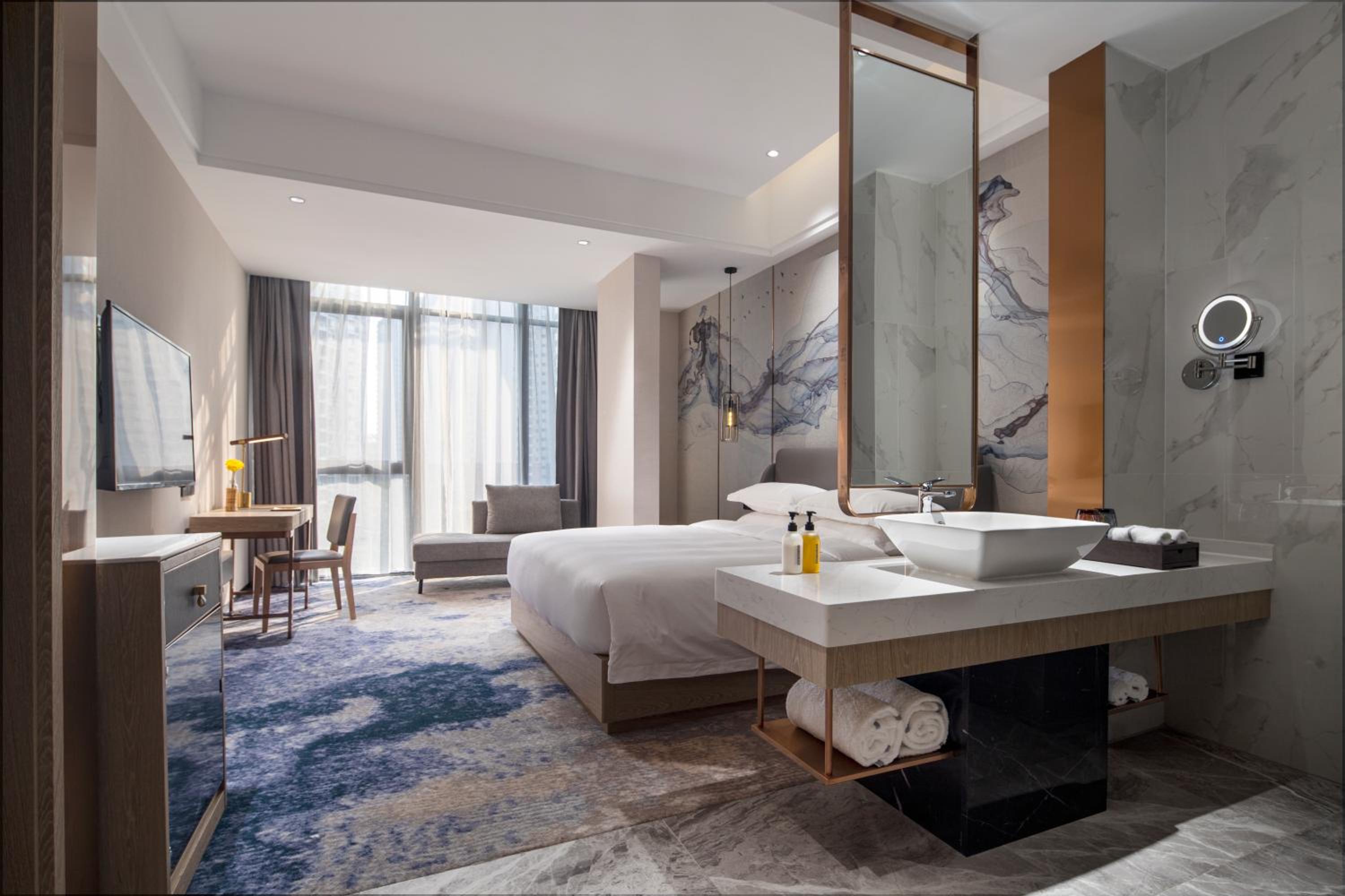 Deluxe Room (2 Adults + 1 Child)