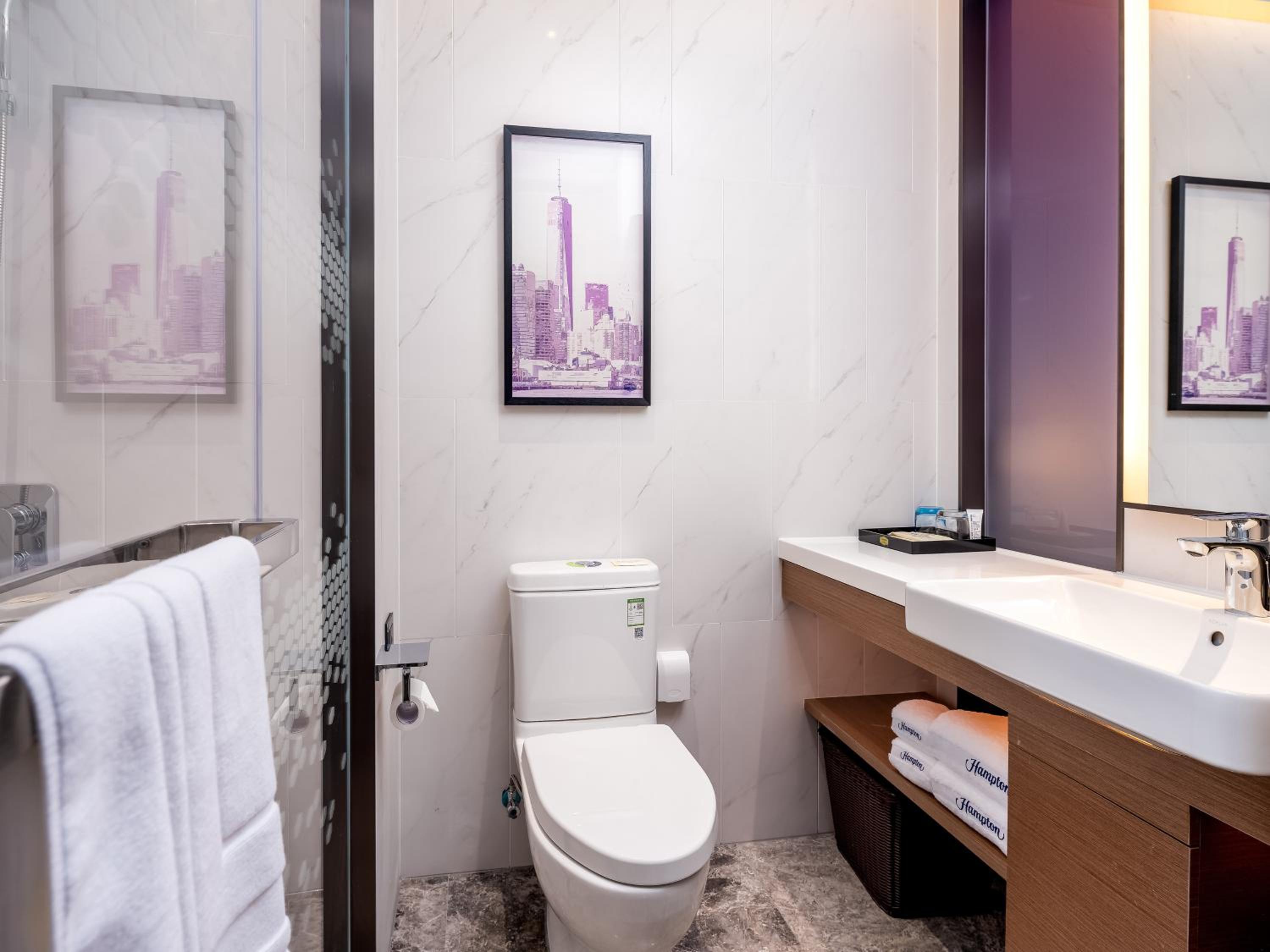 Queen Room photo 1