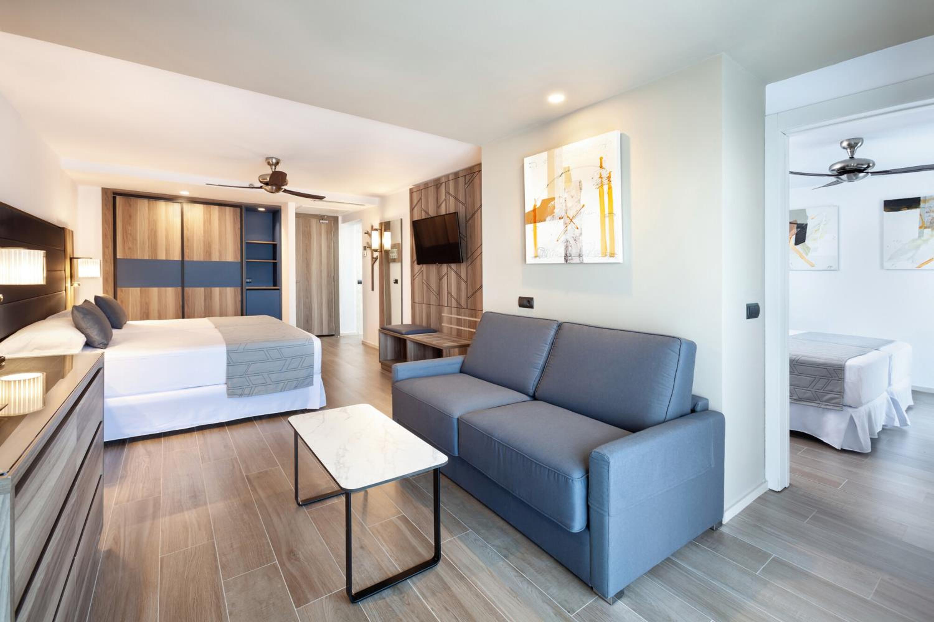 Family Room - Photo 2