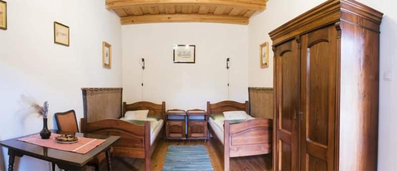 Twin Room with Bathroom photo 1