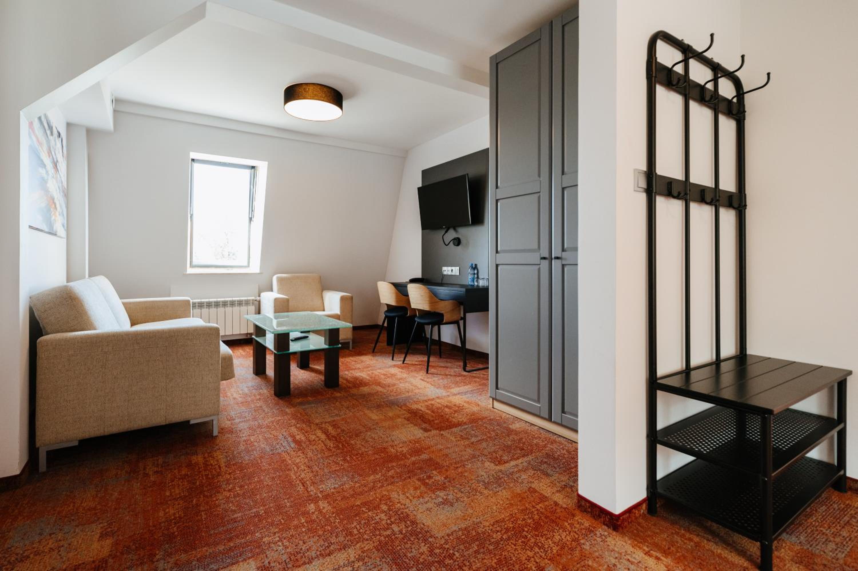 One-Bedroom Apartment - Photo 4