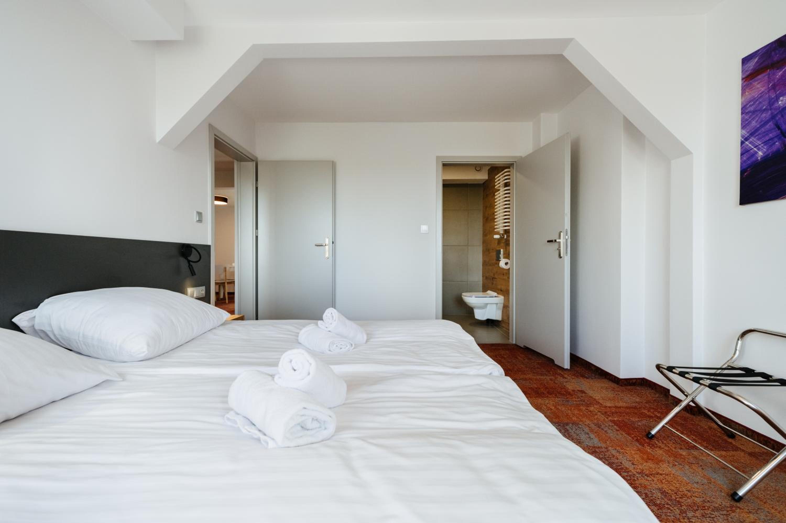 One-Bedroom Apartment - Photo 3