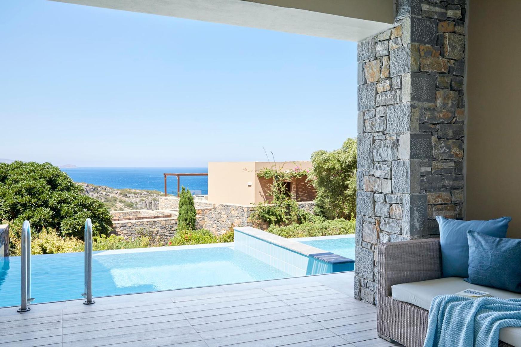 Deluxe Junior Suite with Individual Pool thumbnail 5