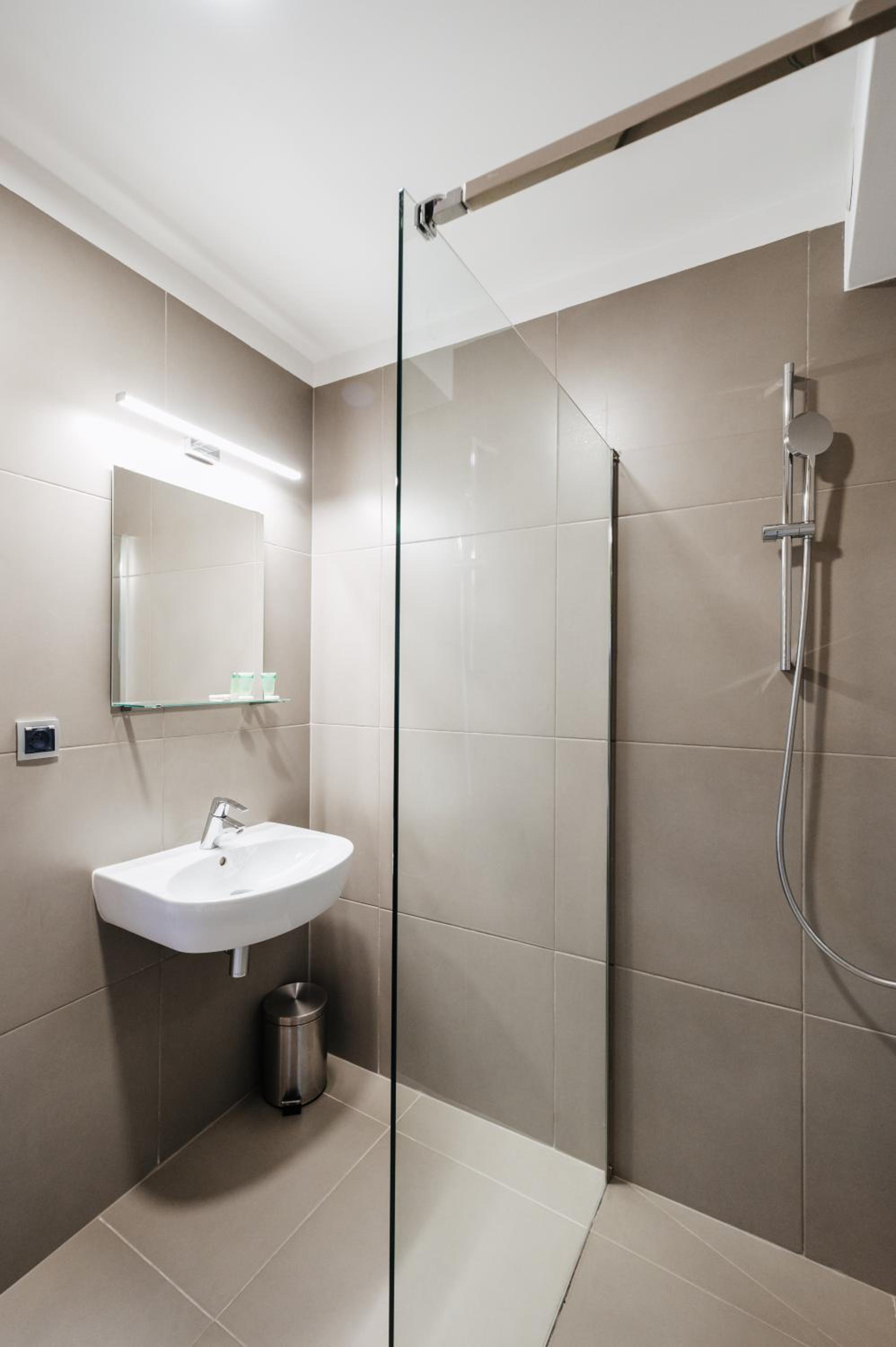 One-Bedroom Apartment - Photo 2