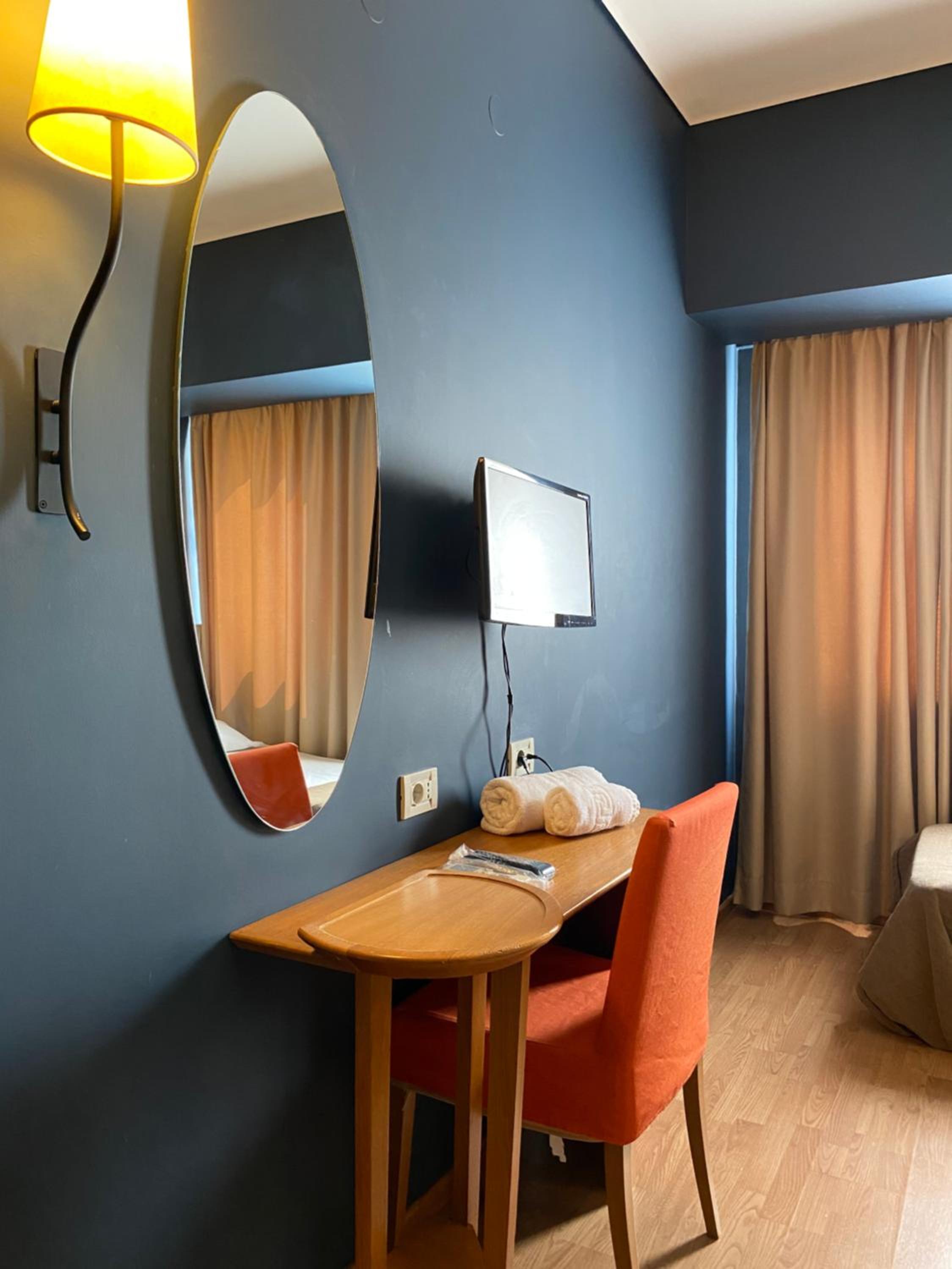 Triple Room with Extra Rollway Bed - Photo 2