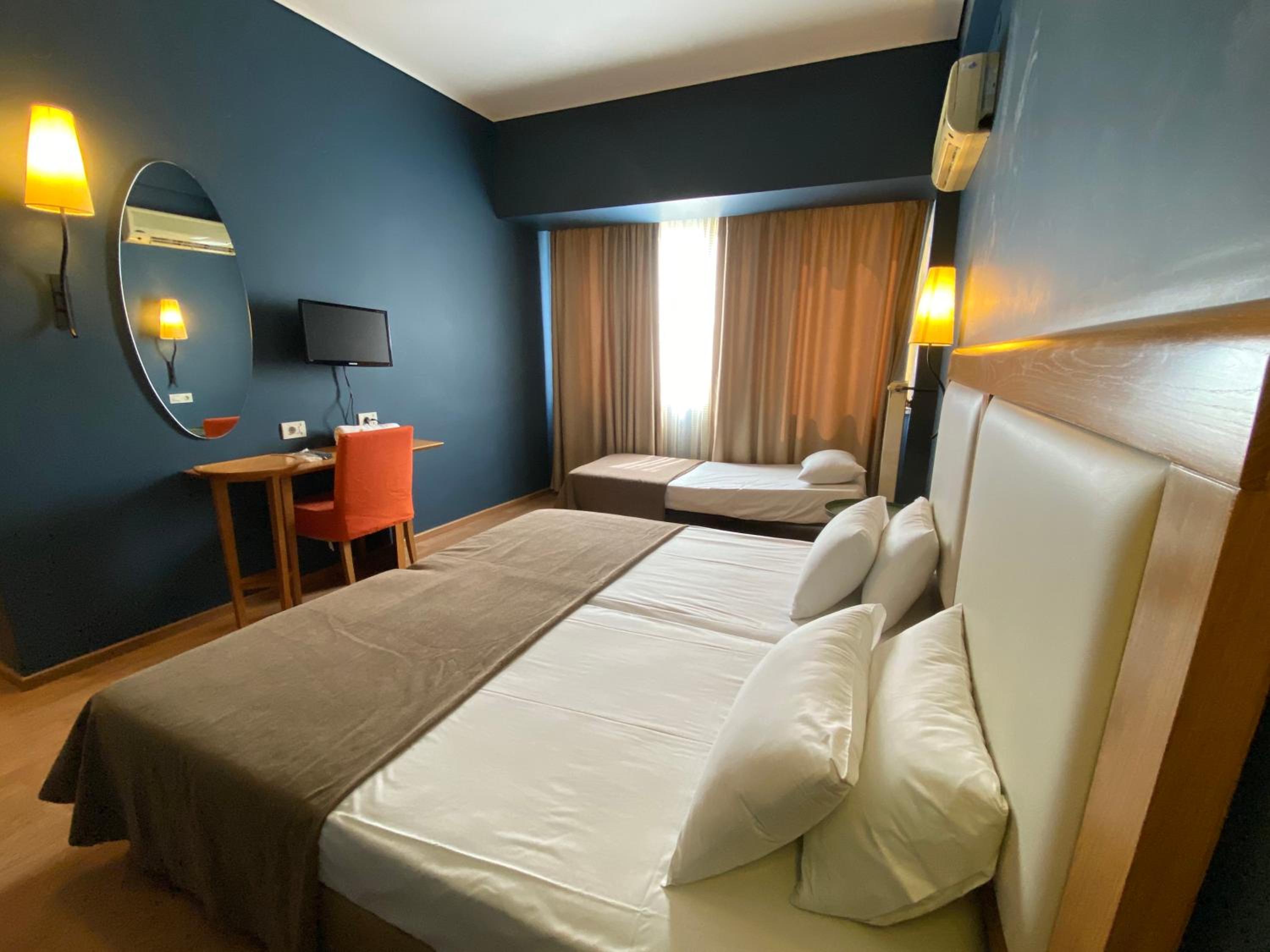 Triple Room (3 Adults) - Photo 5