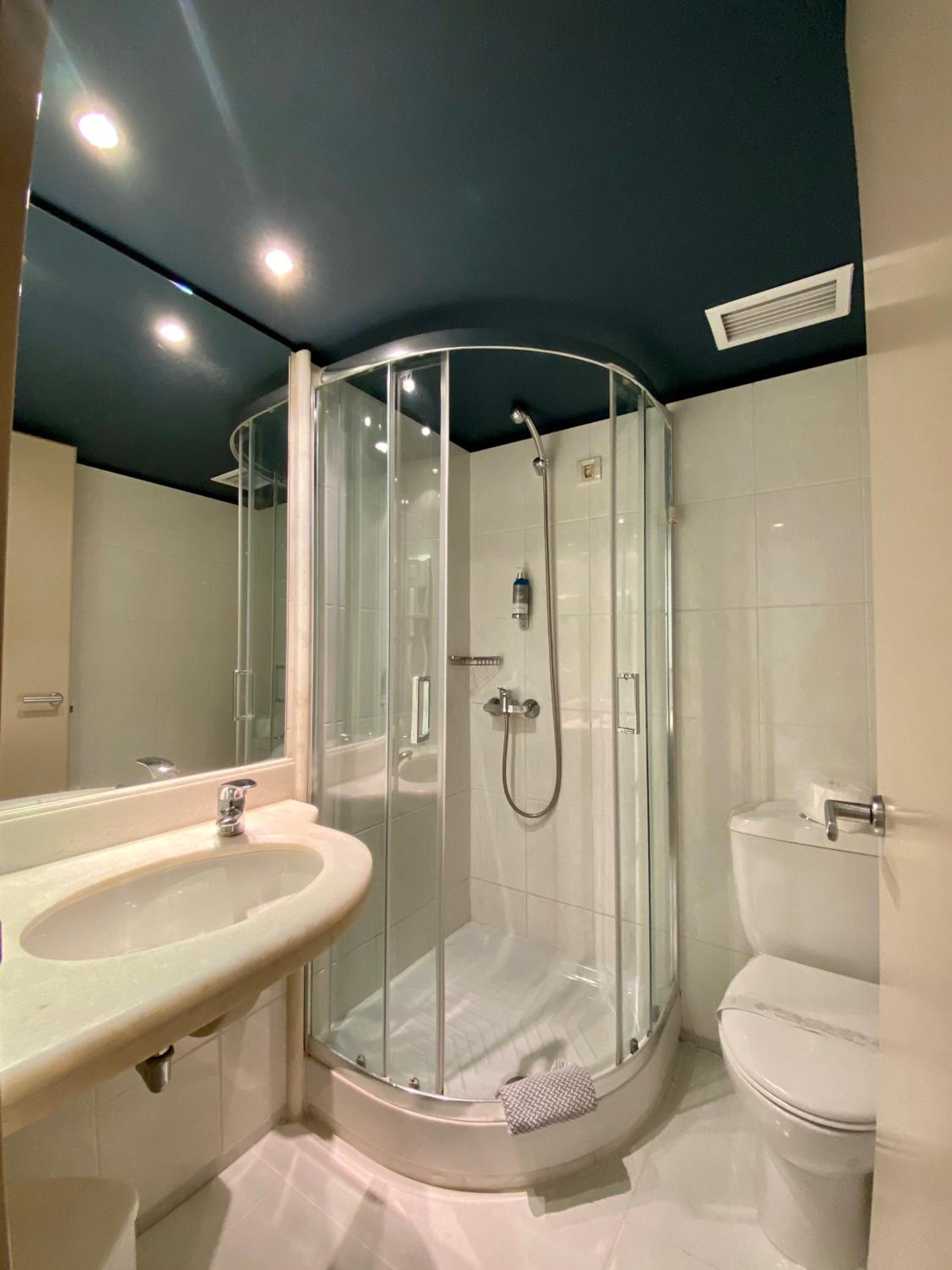Triple Room (3 Adults) - Photo 8