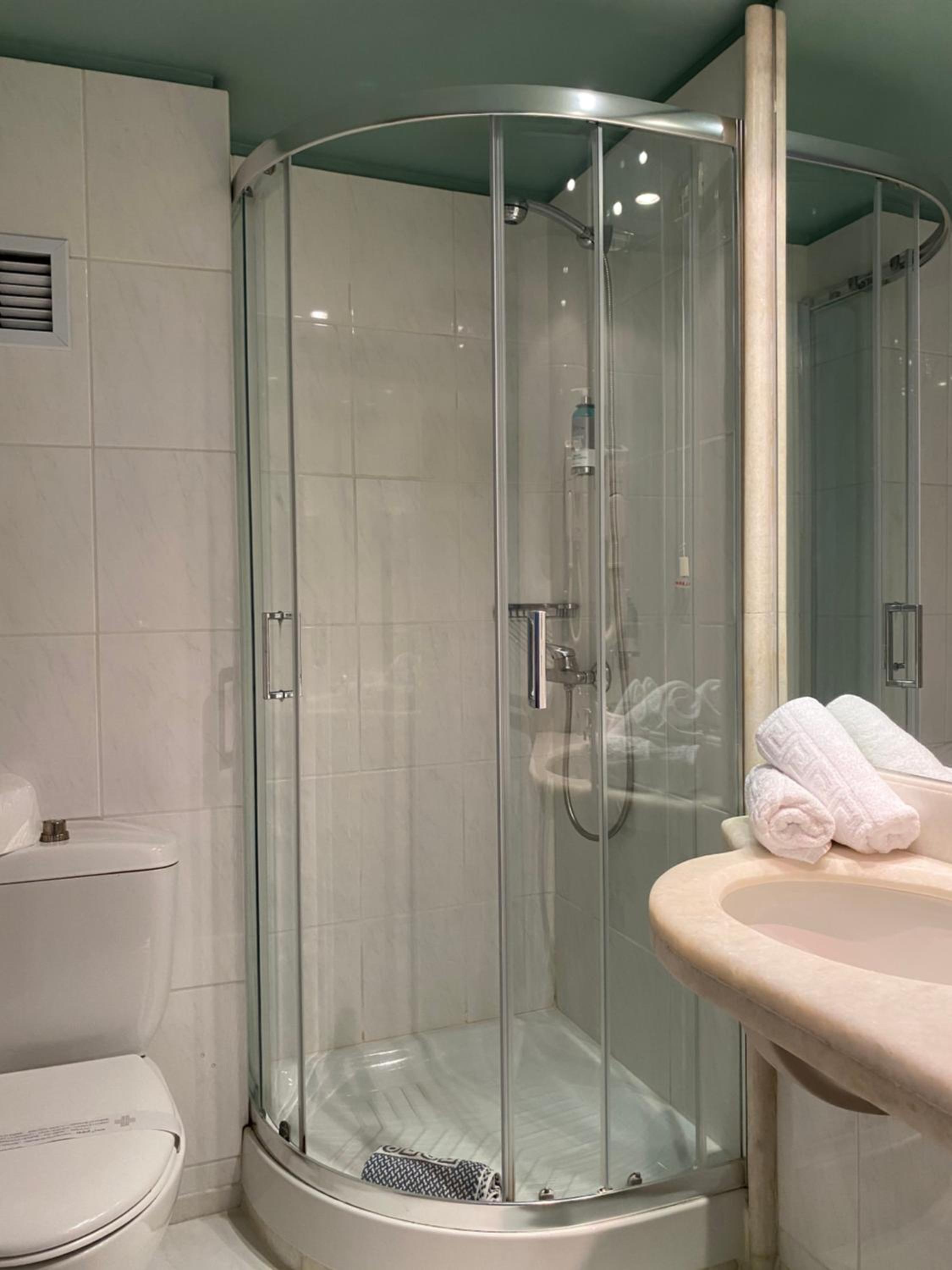 Double Room - Photo 11