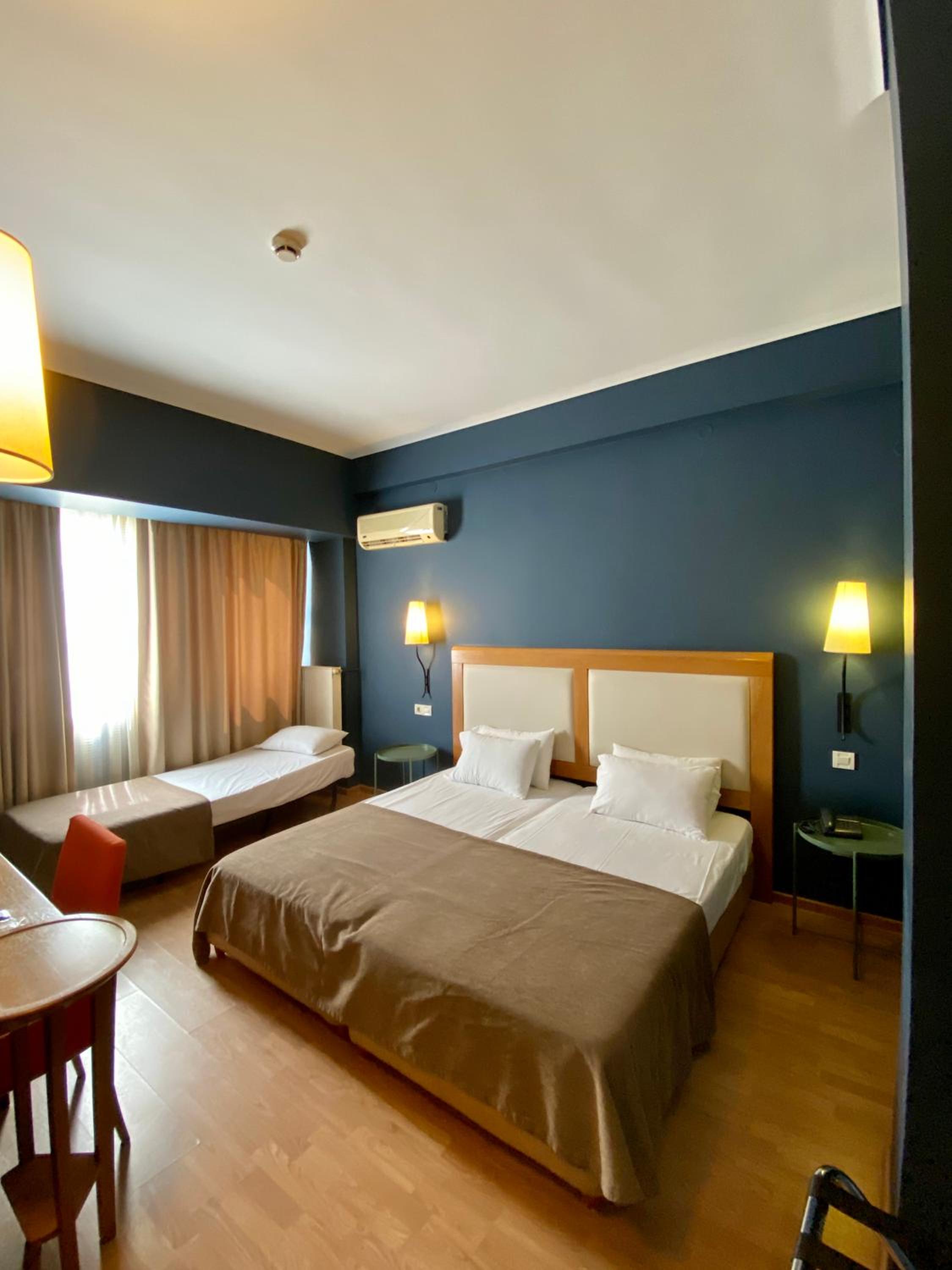 Triple Room (2 Adults + 1 Child) - Photo 11