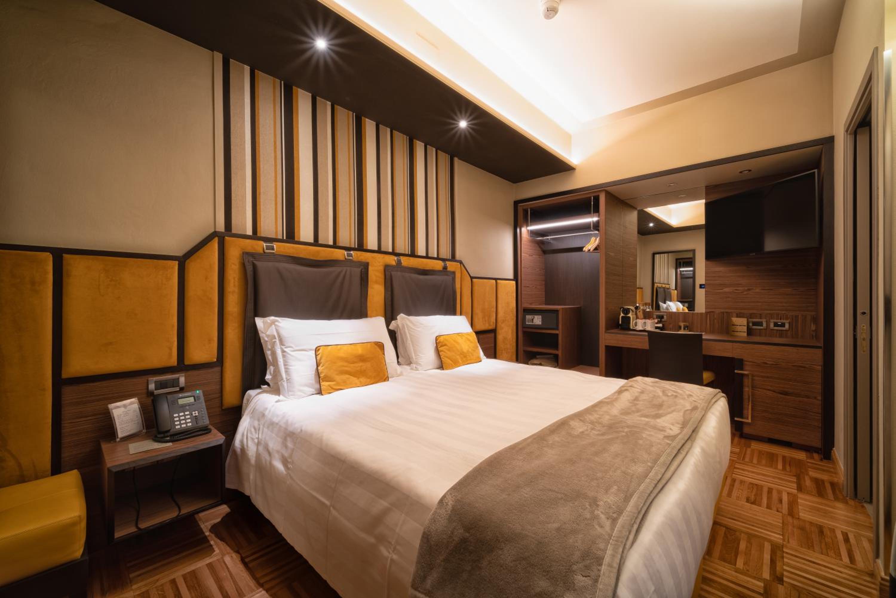 Small Double Room photo 1