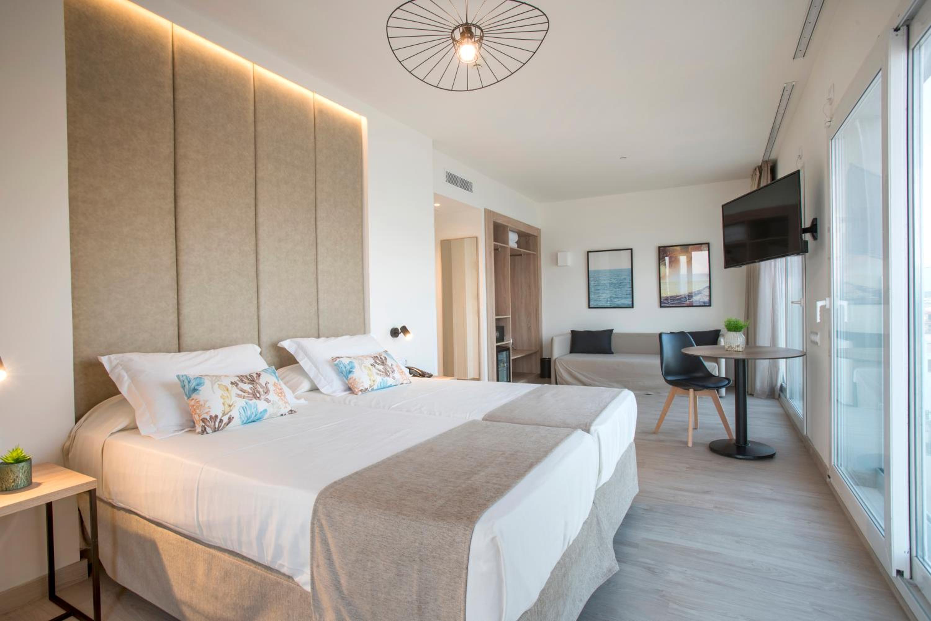 Junior Suite with Sea View - Photo 1