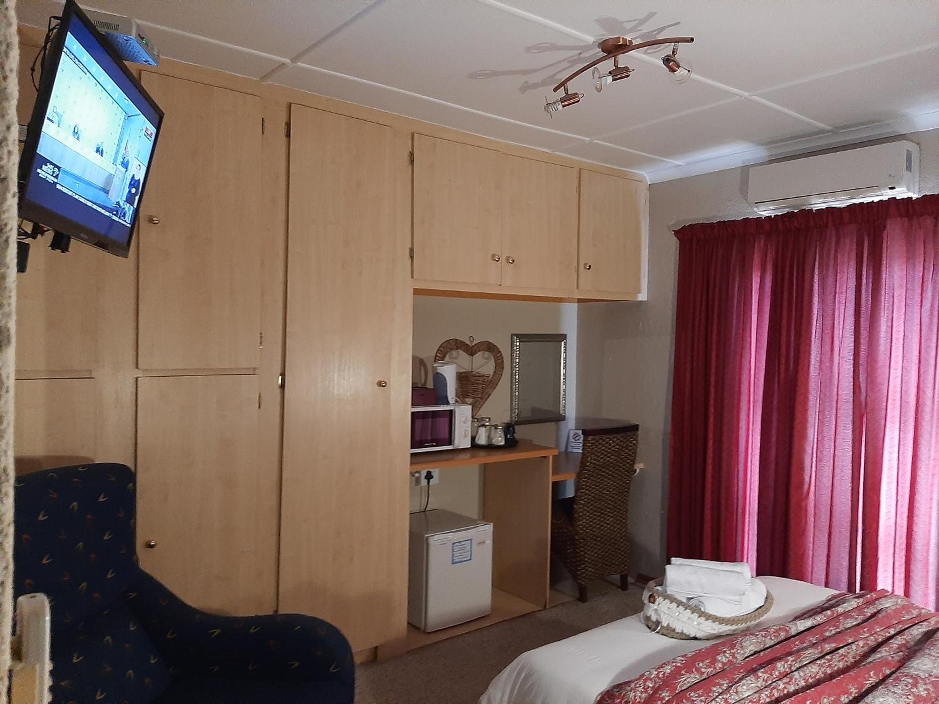 Deluxe Double Room with Shower photo 2