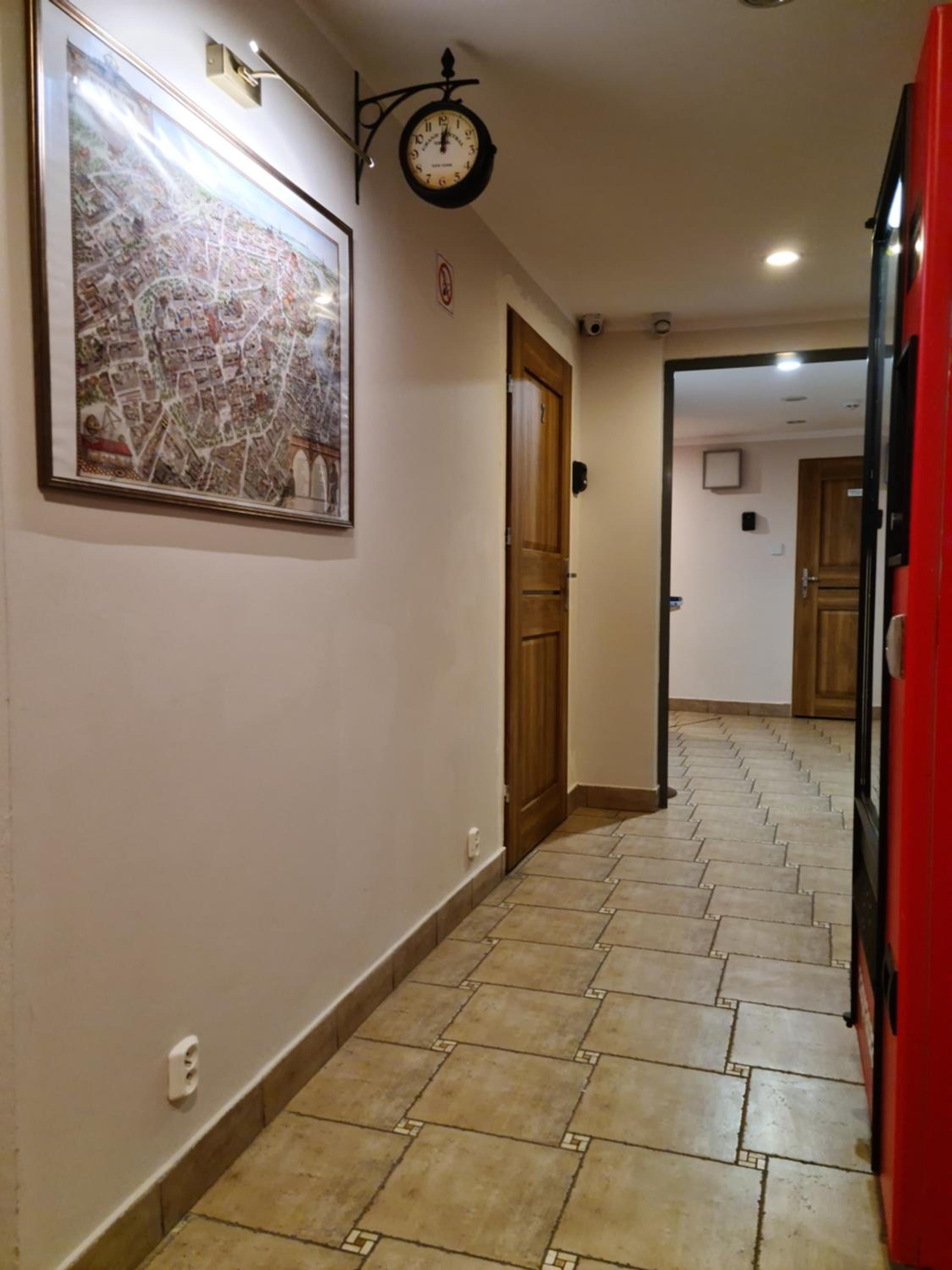 Twin Room with Private Bathroom - Photo 14