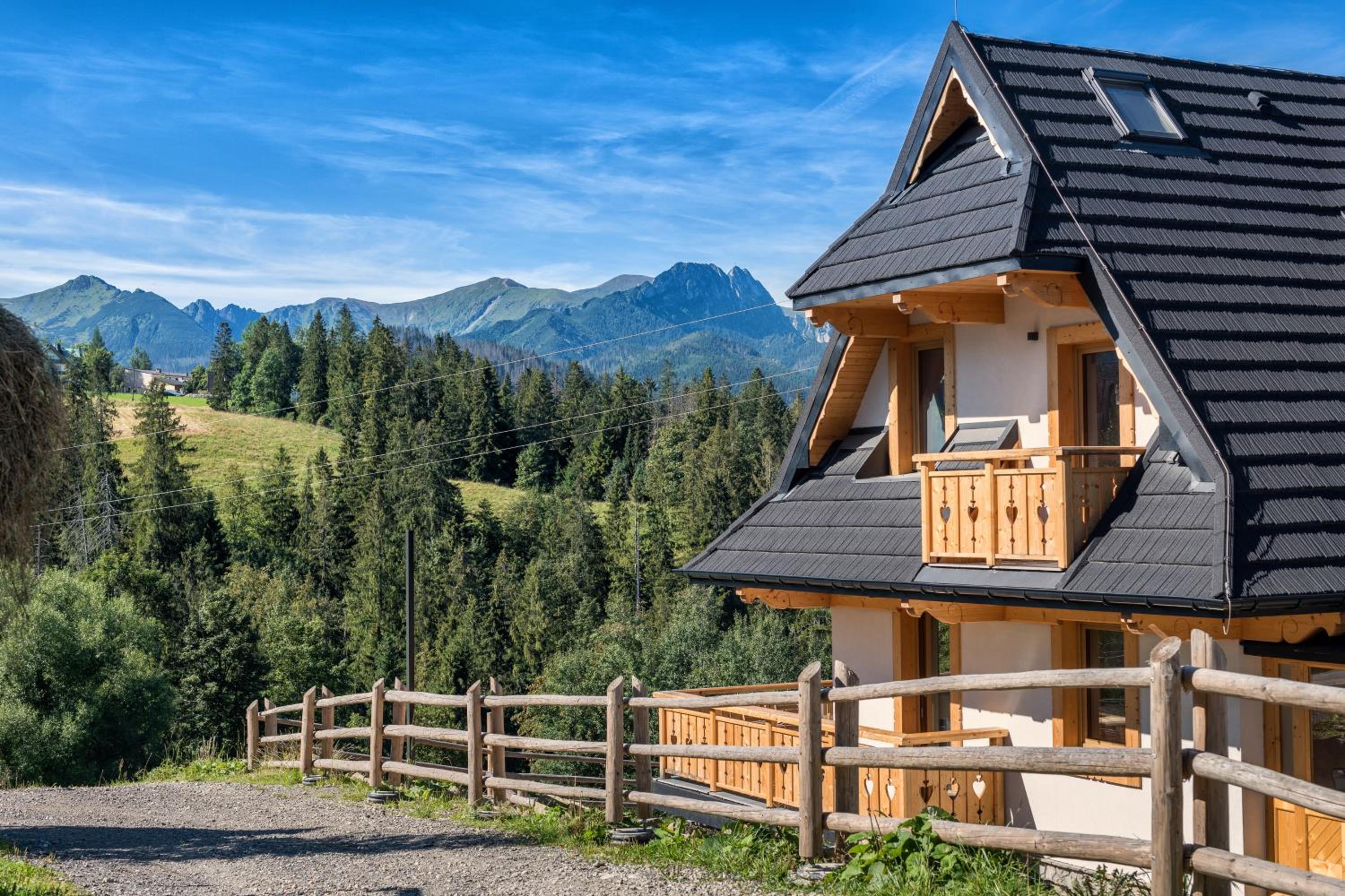 Villa - Photo 1