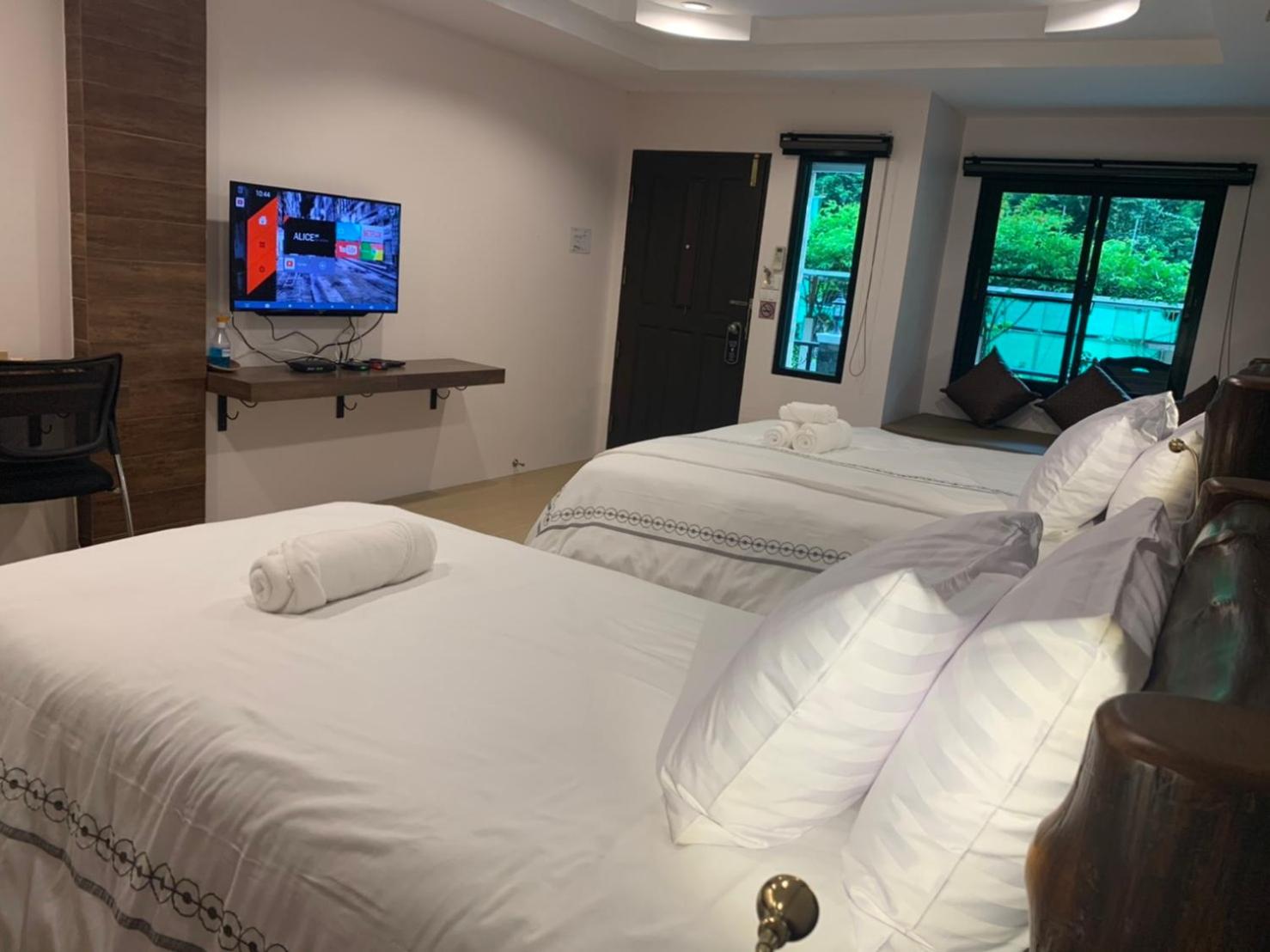 Deluxe Triple Room - Photo 11