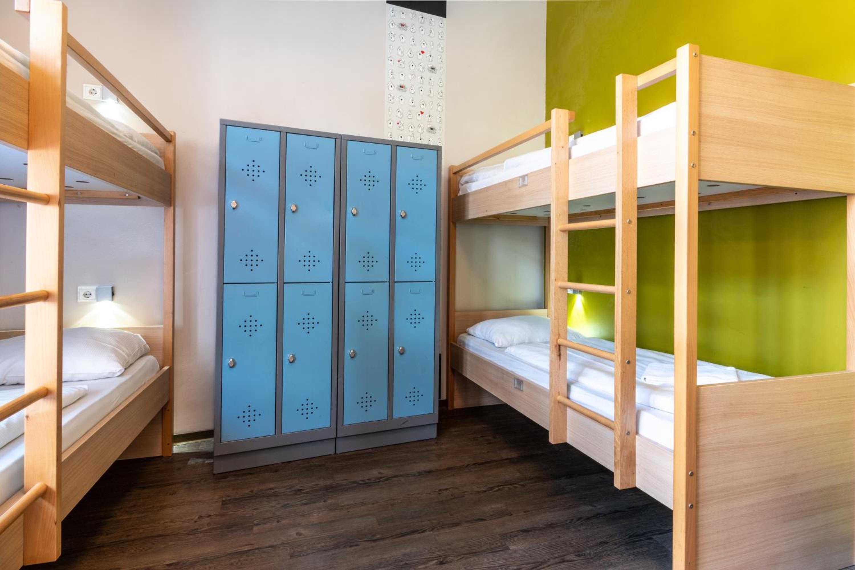Bed in 8-Bed Mixed Dormitory Room photo 3