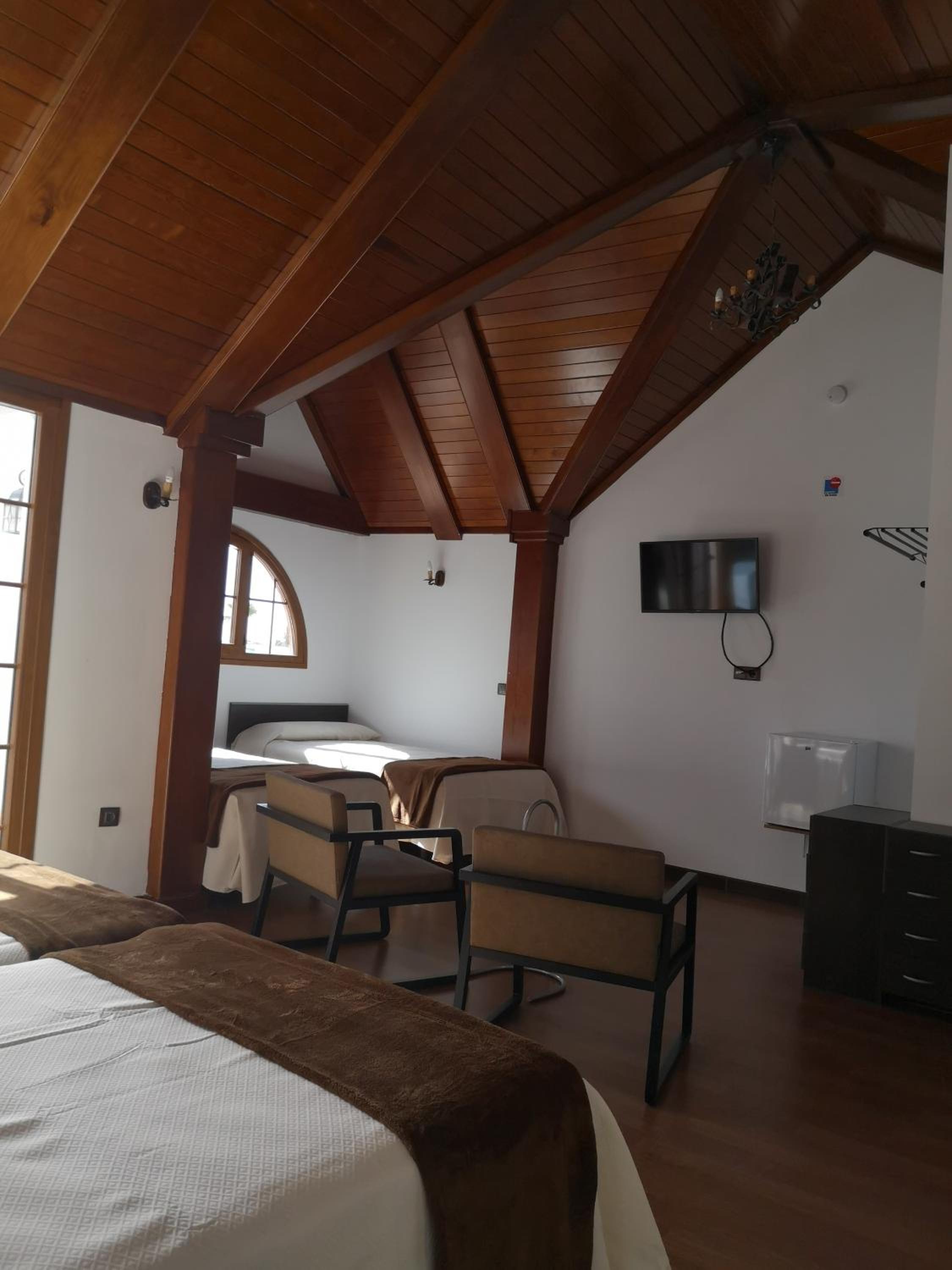 Family Suite with Balcony - Photo 8