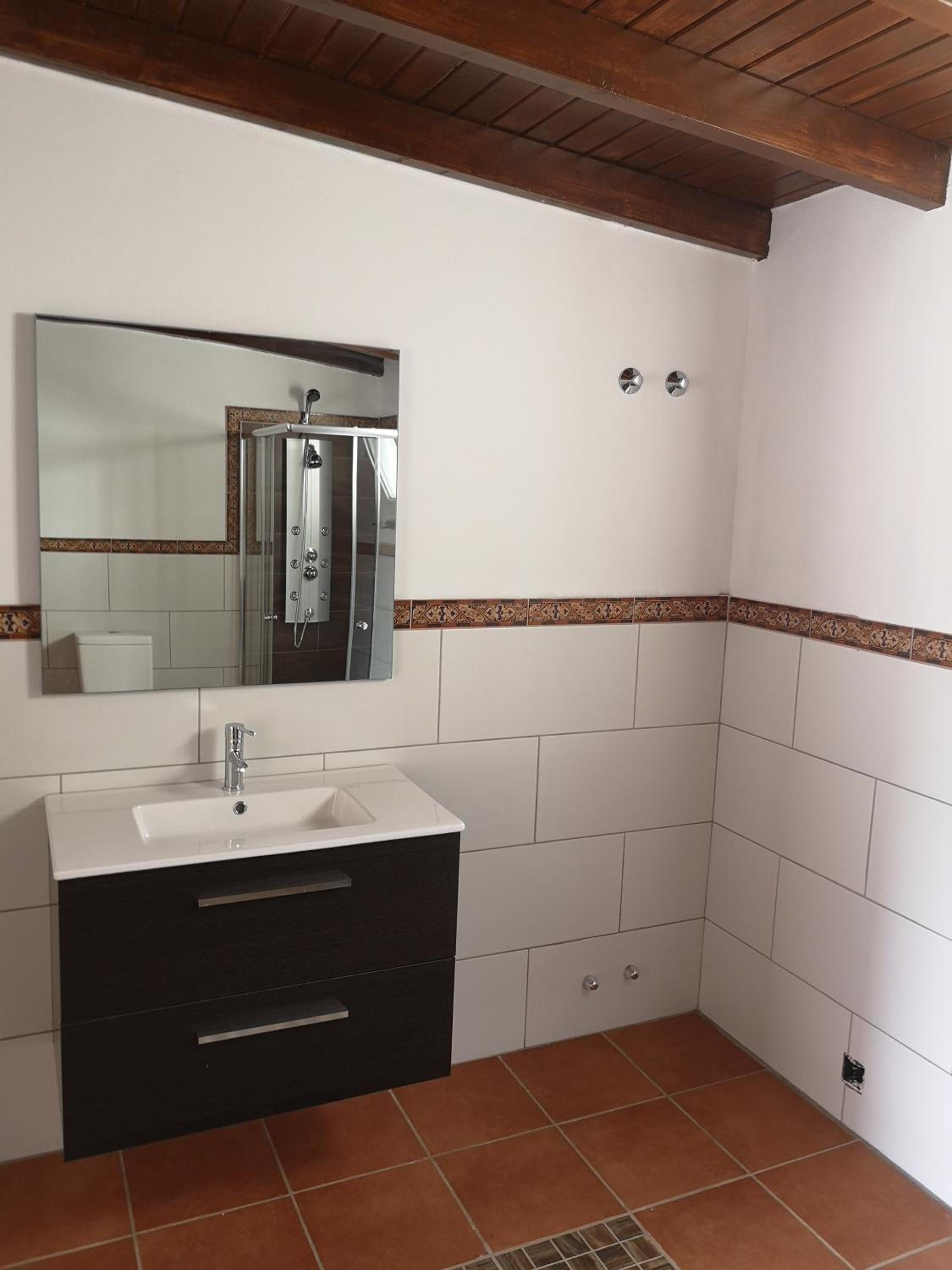 Family Suite with Balcony - Photo 11