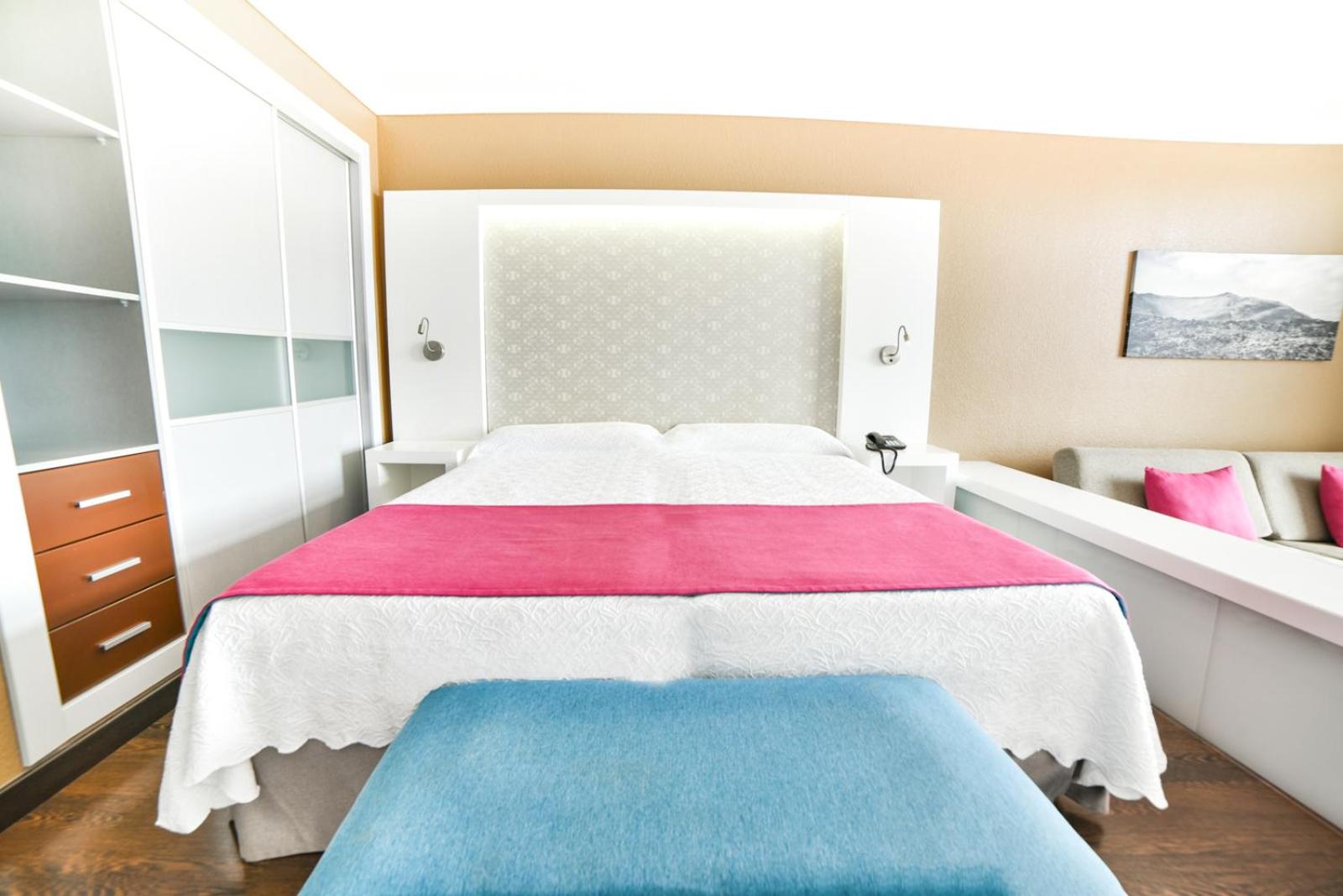 Habitación Doble Superior con Vista al Mar (2 adultos + 1 niño)