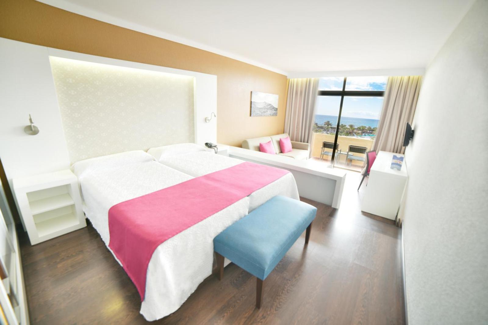 Superior Double Room with Sea View (2 adults + 2 children) thumbnail 6