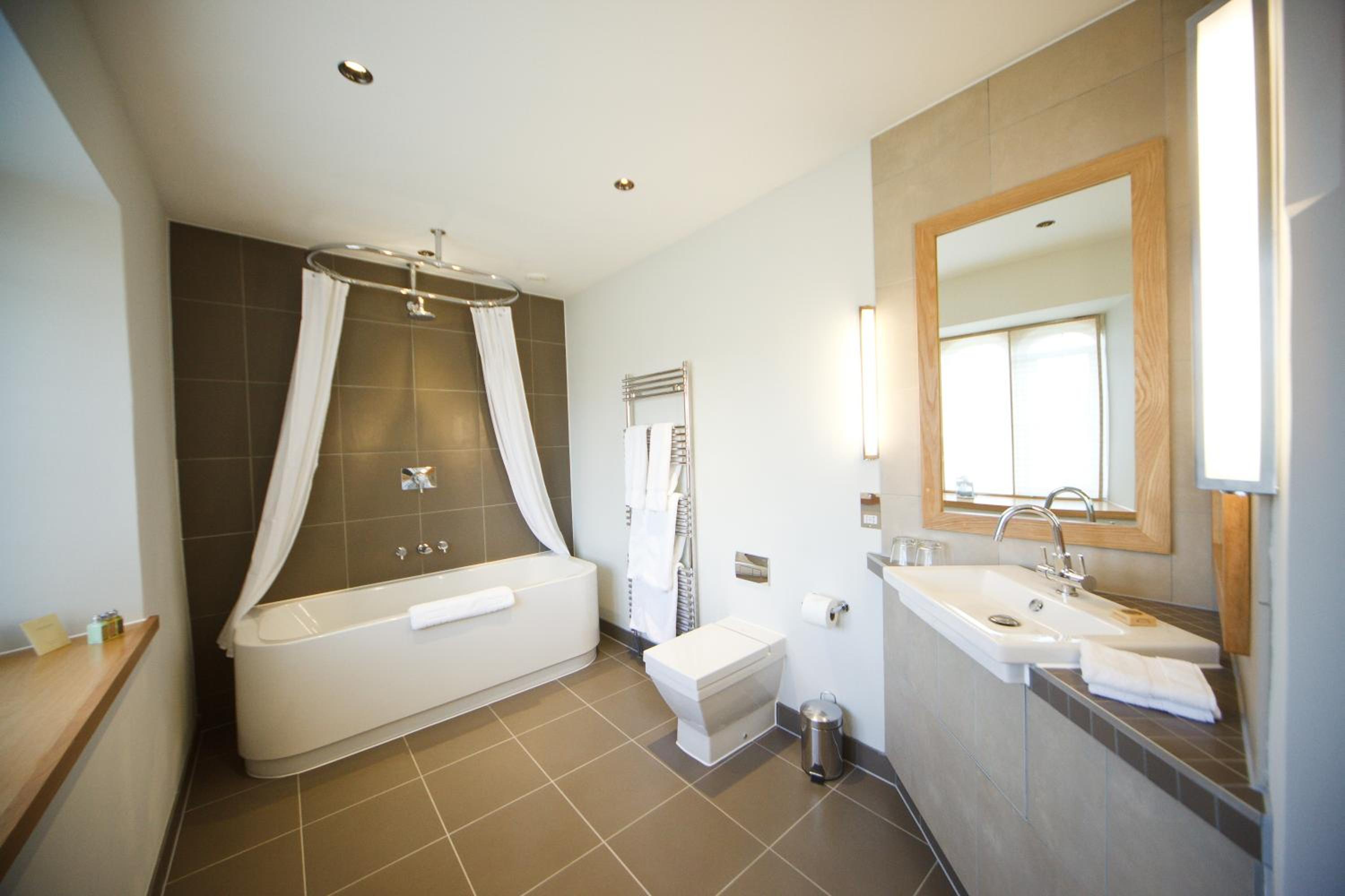 Deluxe Double or Twin Room - Photo 13