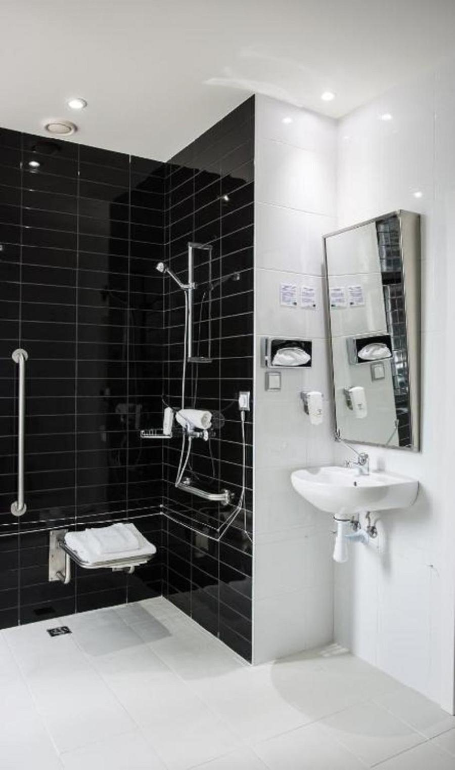 Standard Double Room with Free Breakfast - Accessible