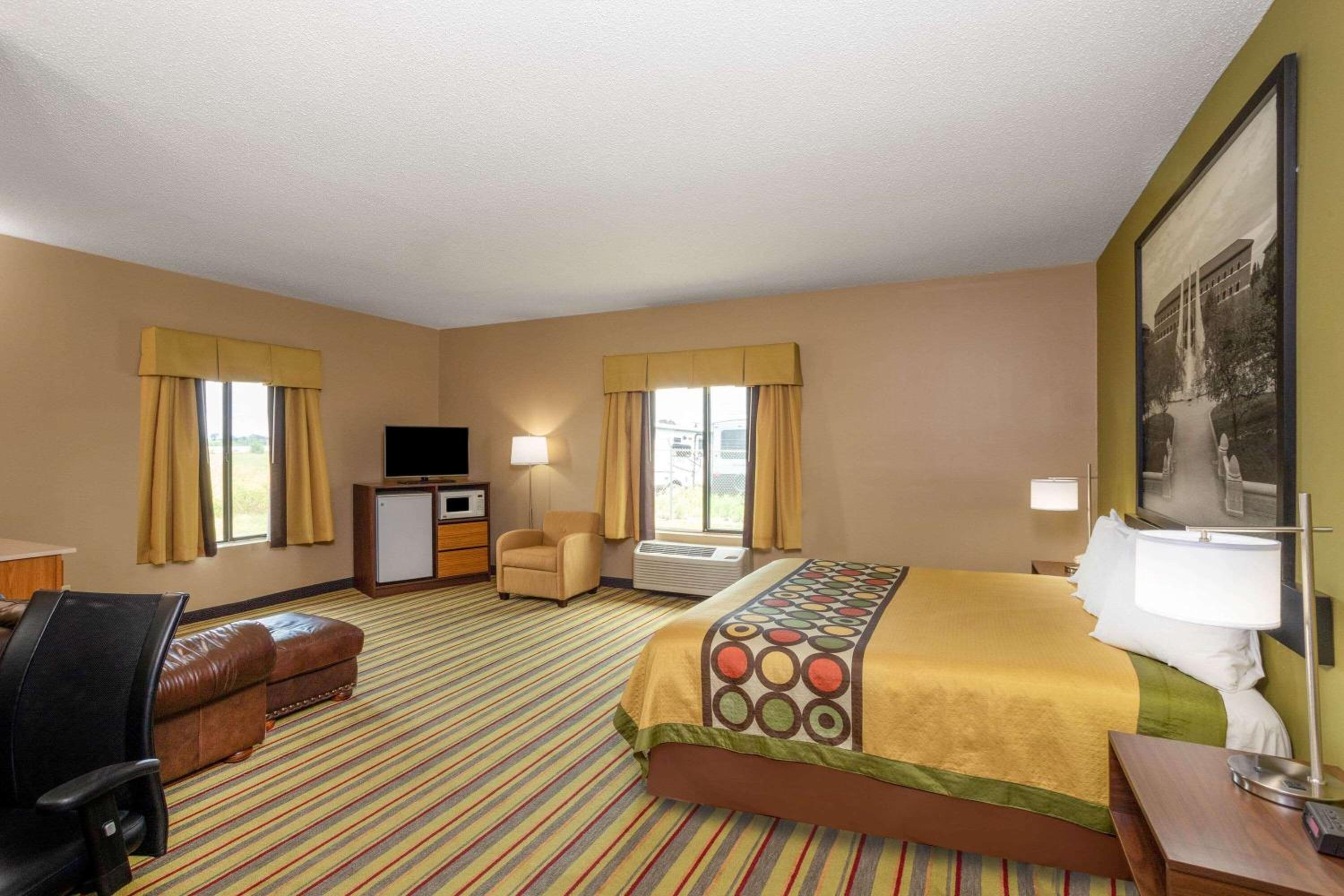 King Studio Suite - Non-Smoking - Photo 1