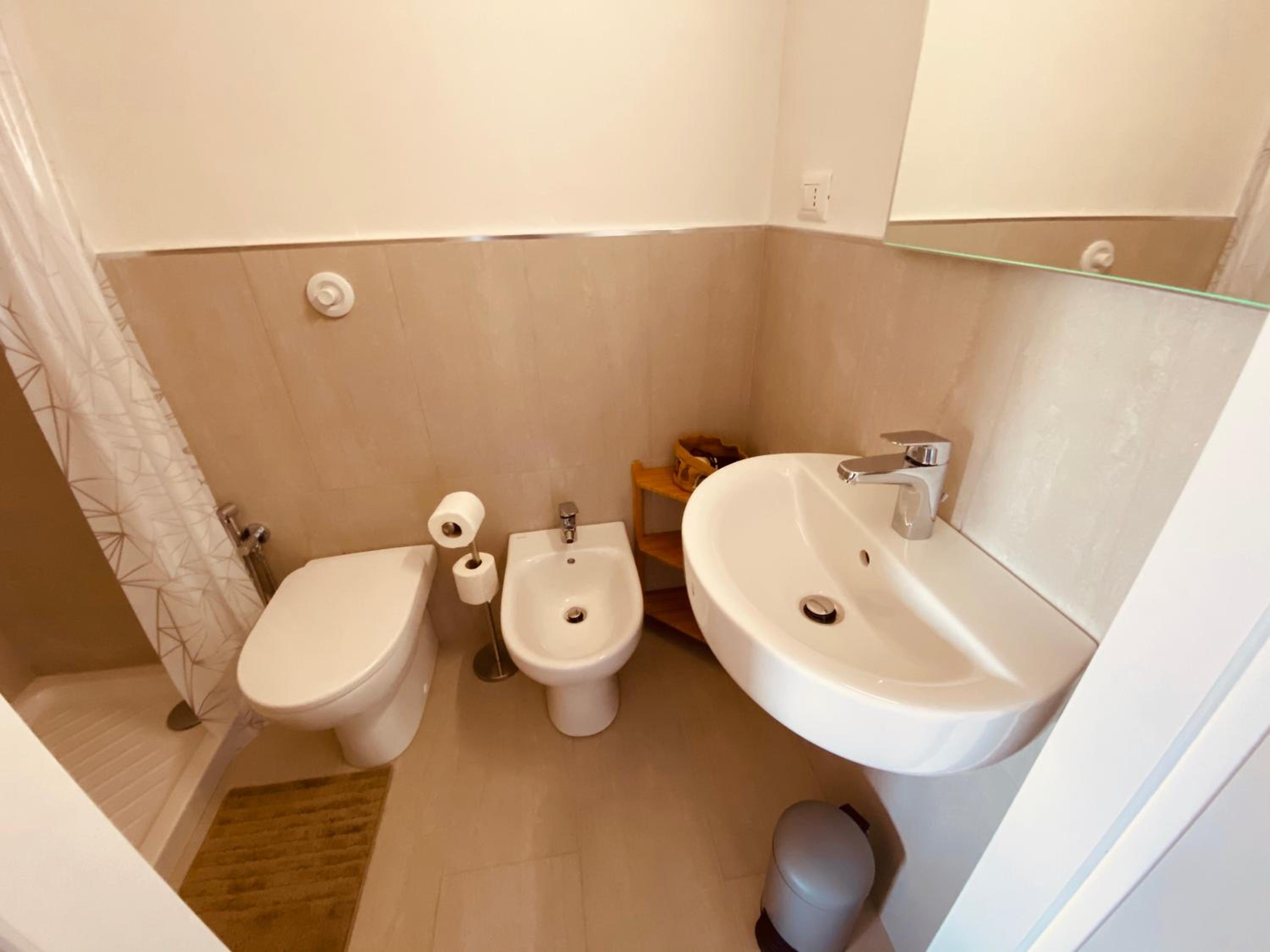 Double Room with Private Bathroom - Photo 2