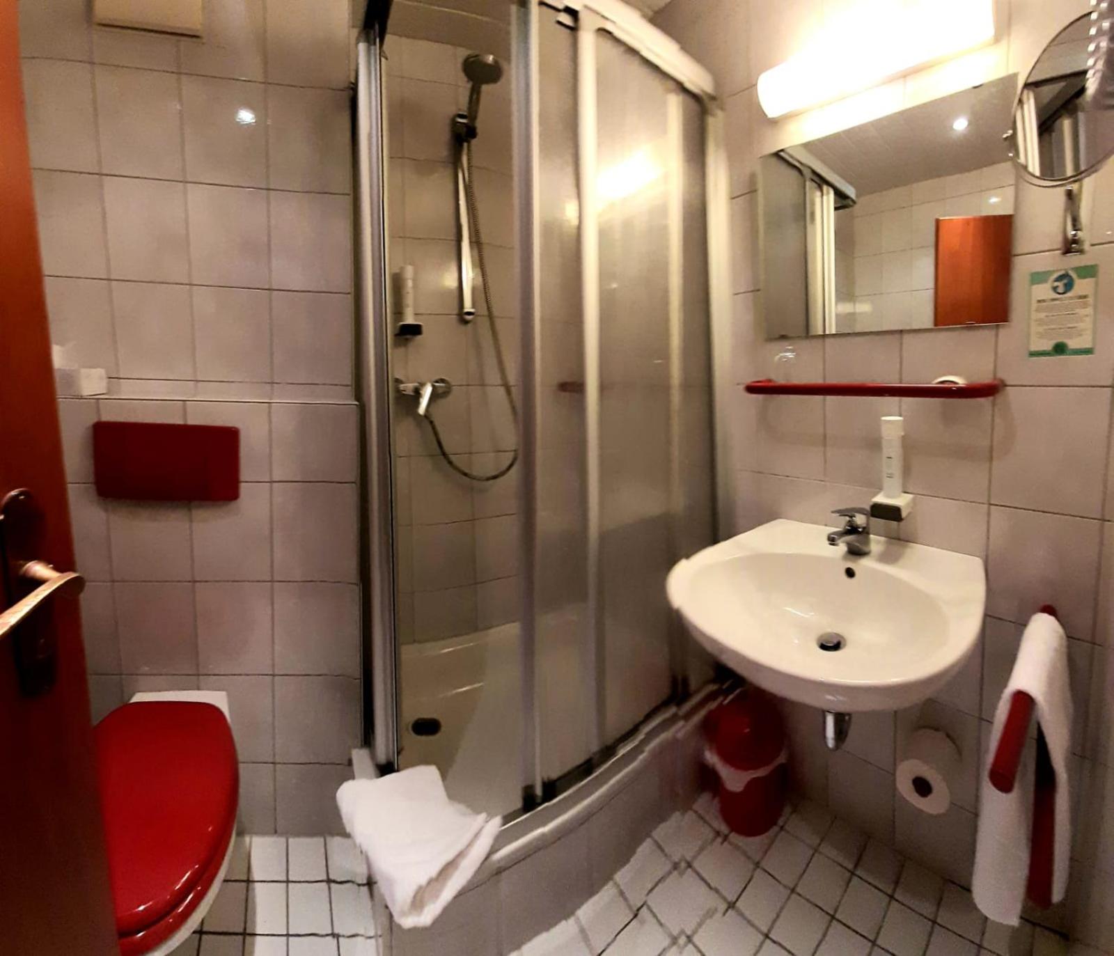 Standard Single Room with Shower photo 2