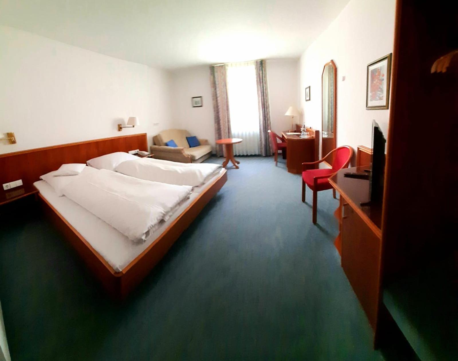 Deluxe Double Room with Shower photo 3