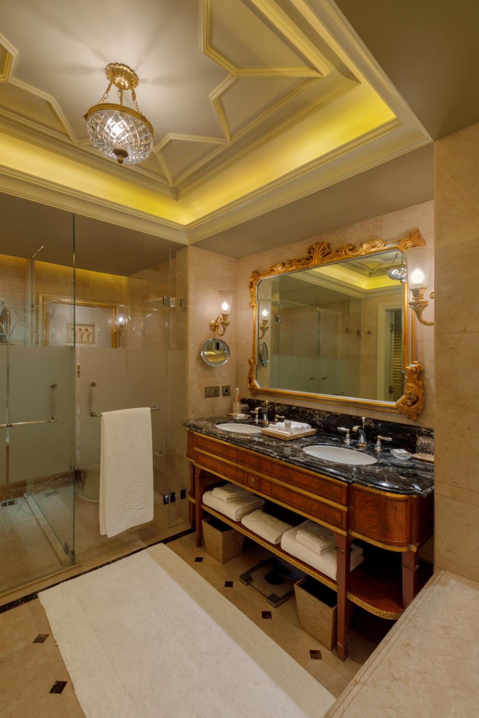 Grand Deluxe Room - Photo 6
