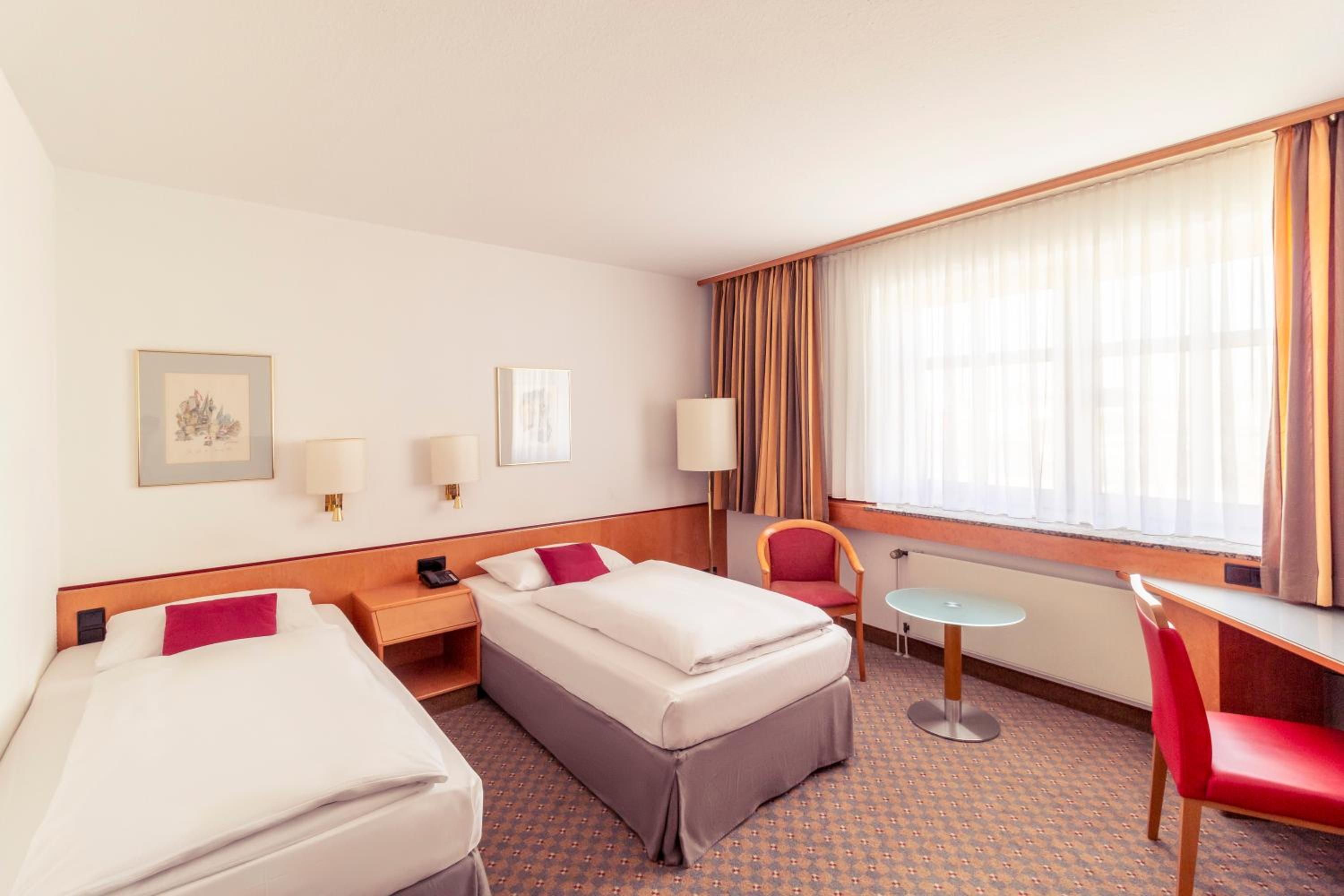 Standard Twin Room - Photo 1
