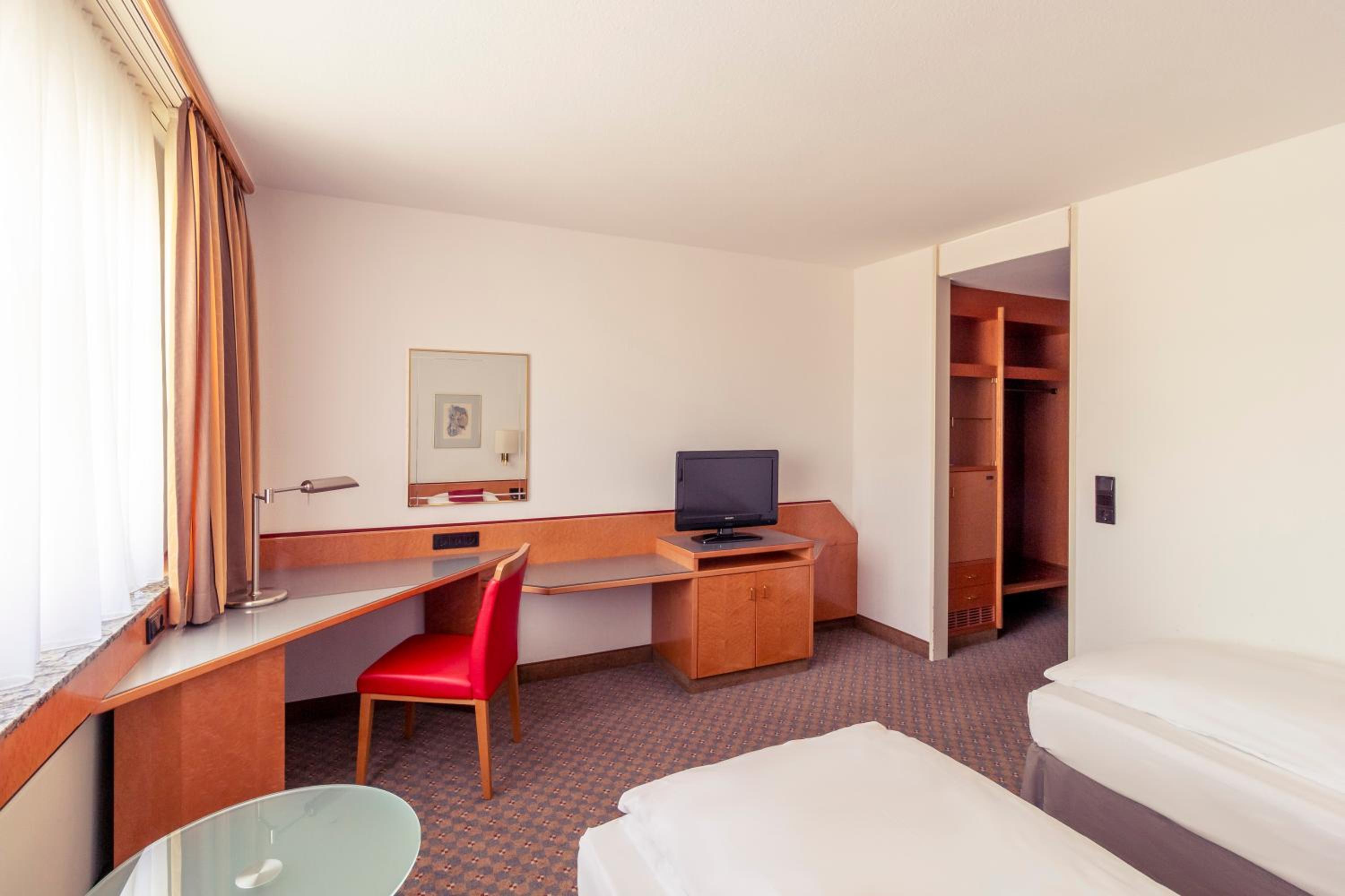 Standard Twin Room - Photo 2