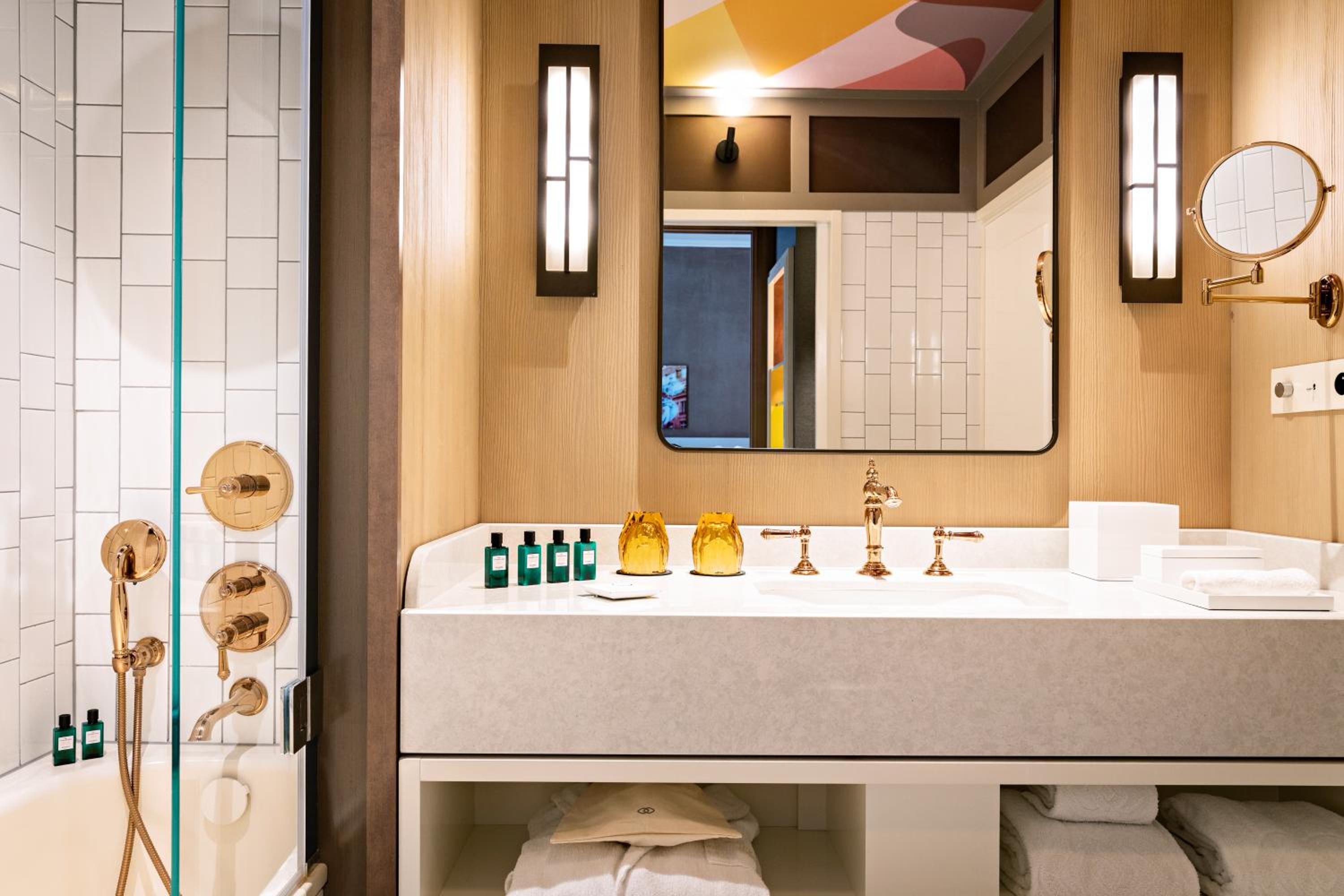 Sofitel Le Scribe Paris Opera bathroom photo