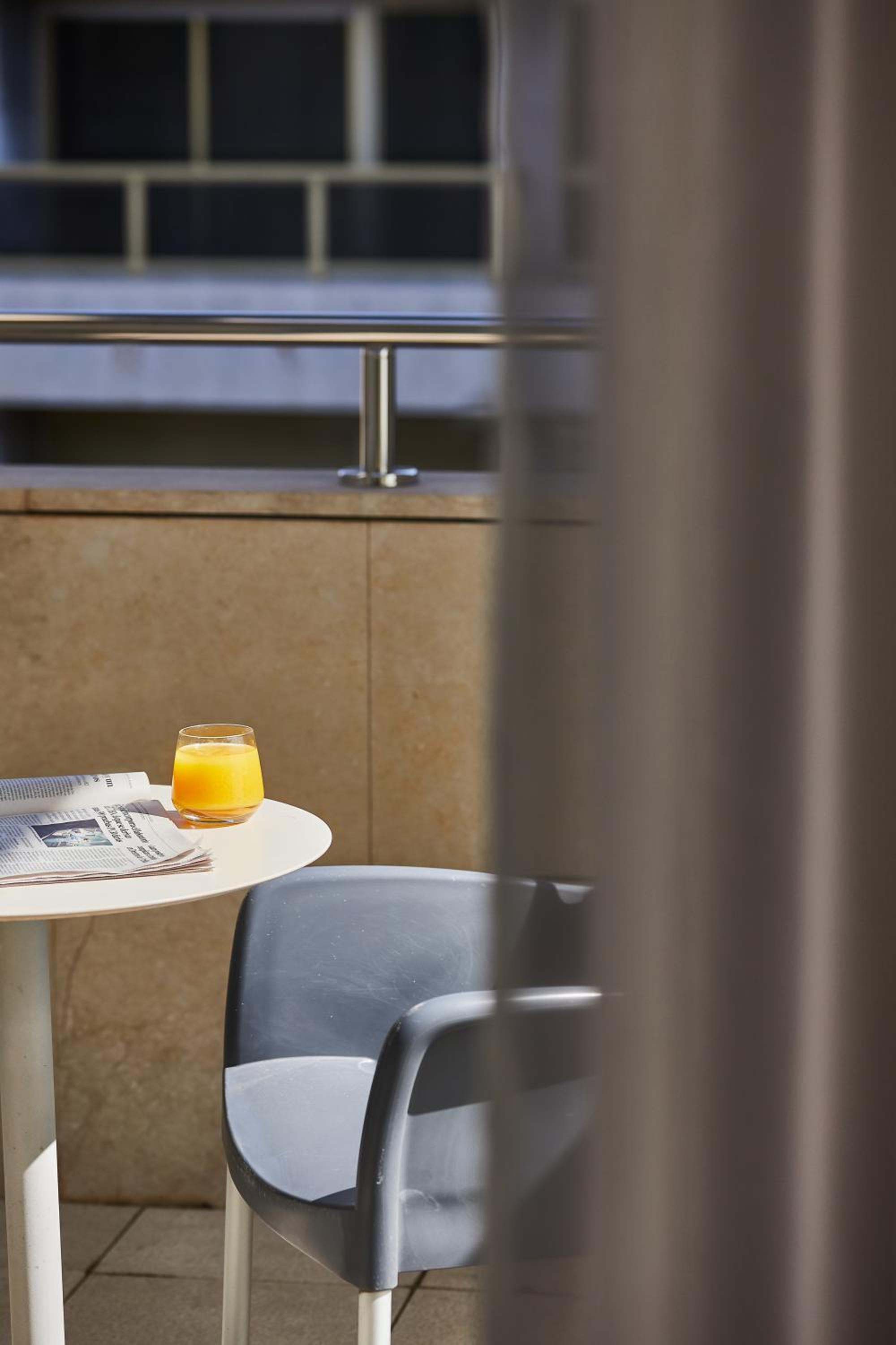 Double or Twin Room with Terrace - Photo 12