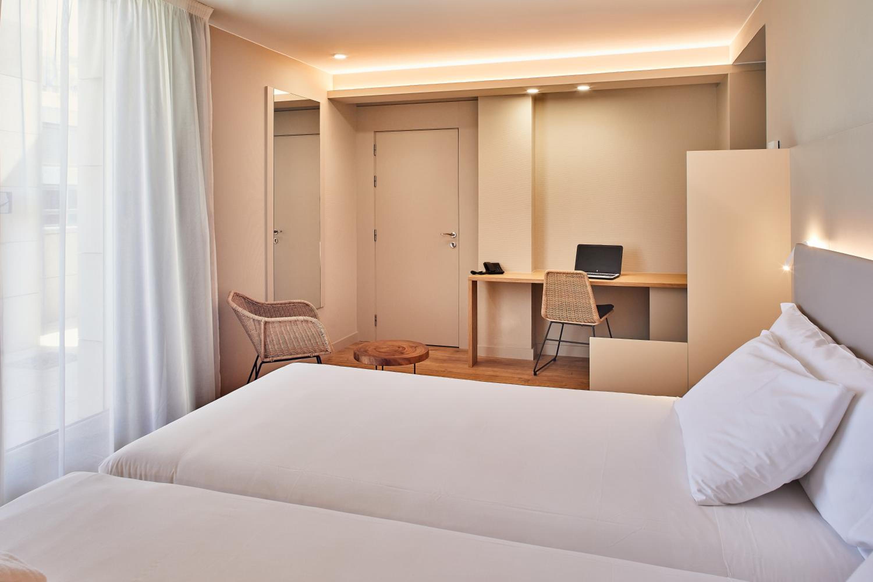 Double or Twin Room with Terrace - Photo 2