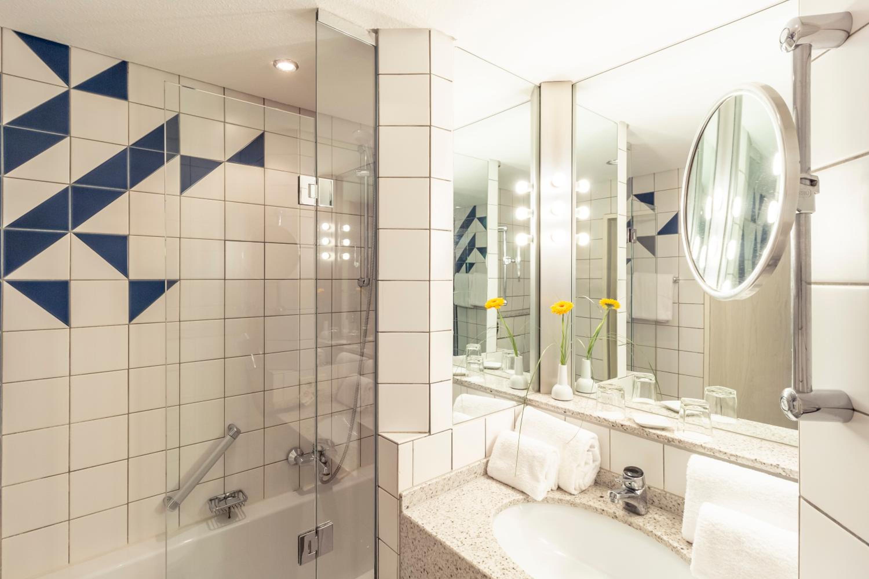 Standard Queen Room - Photo 6