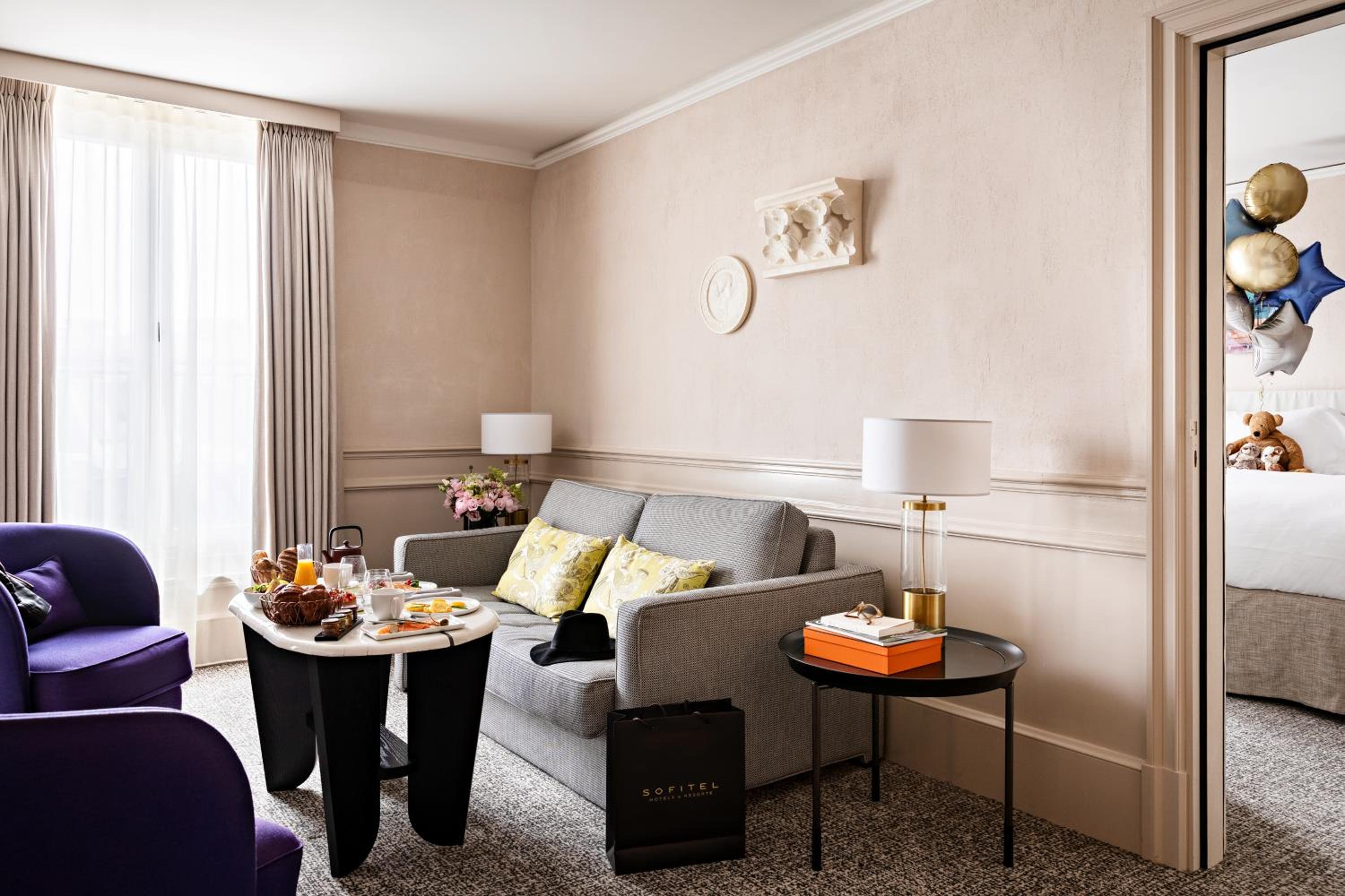 Suite Prestige avec 1 Lit King-Size, 1 Canapé-Lit et Salon Séparé – Vue sur Boulevard ou Rue Scribe Suite Prestige avec 1 Lit King-Size, 1 Canapé-Lit et Salon Séparé – Vue sur Boulevard ou Rue Scribe