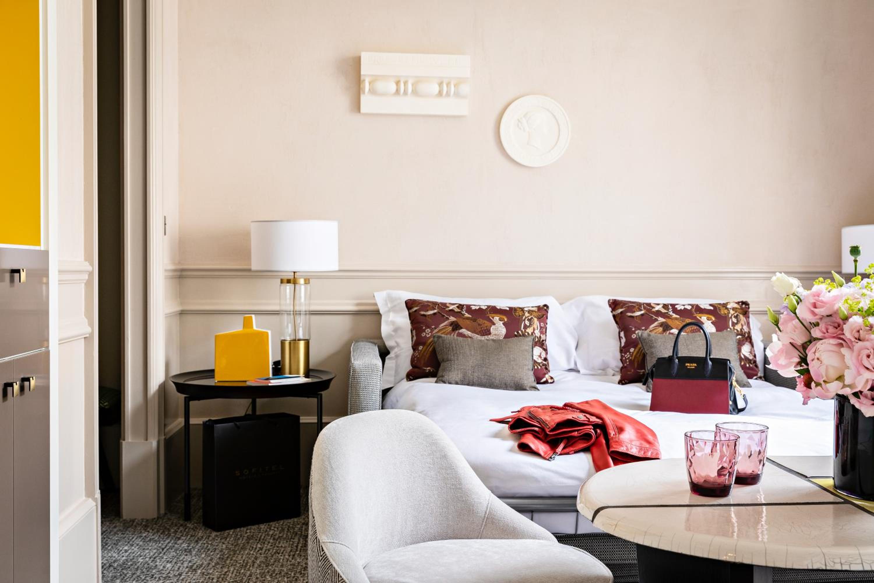 Premium Junior Suite with One King Bed and Living Room - Courtyard or Rue Scribe View photo 2