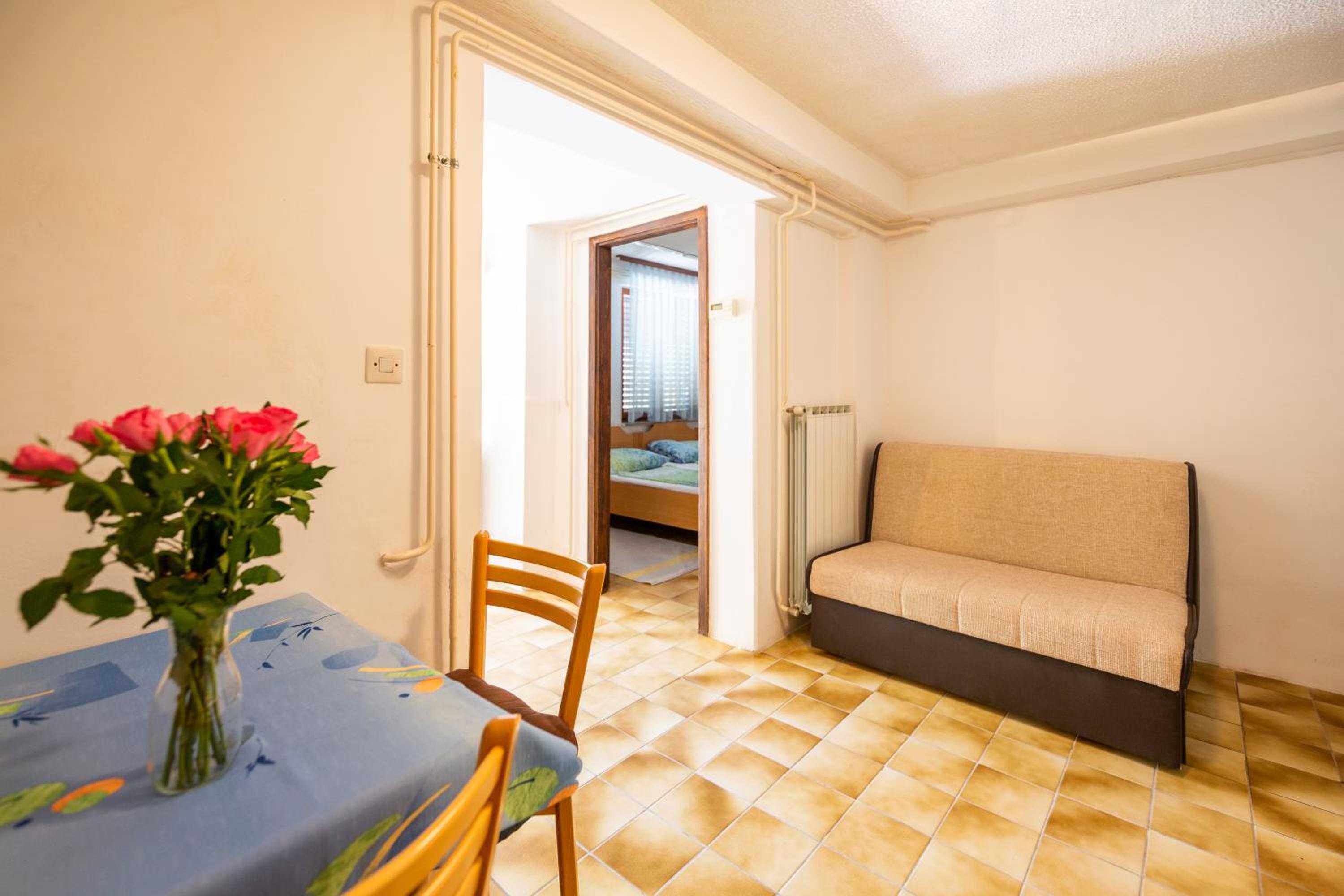 One-Bedroom Apartment photo 2