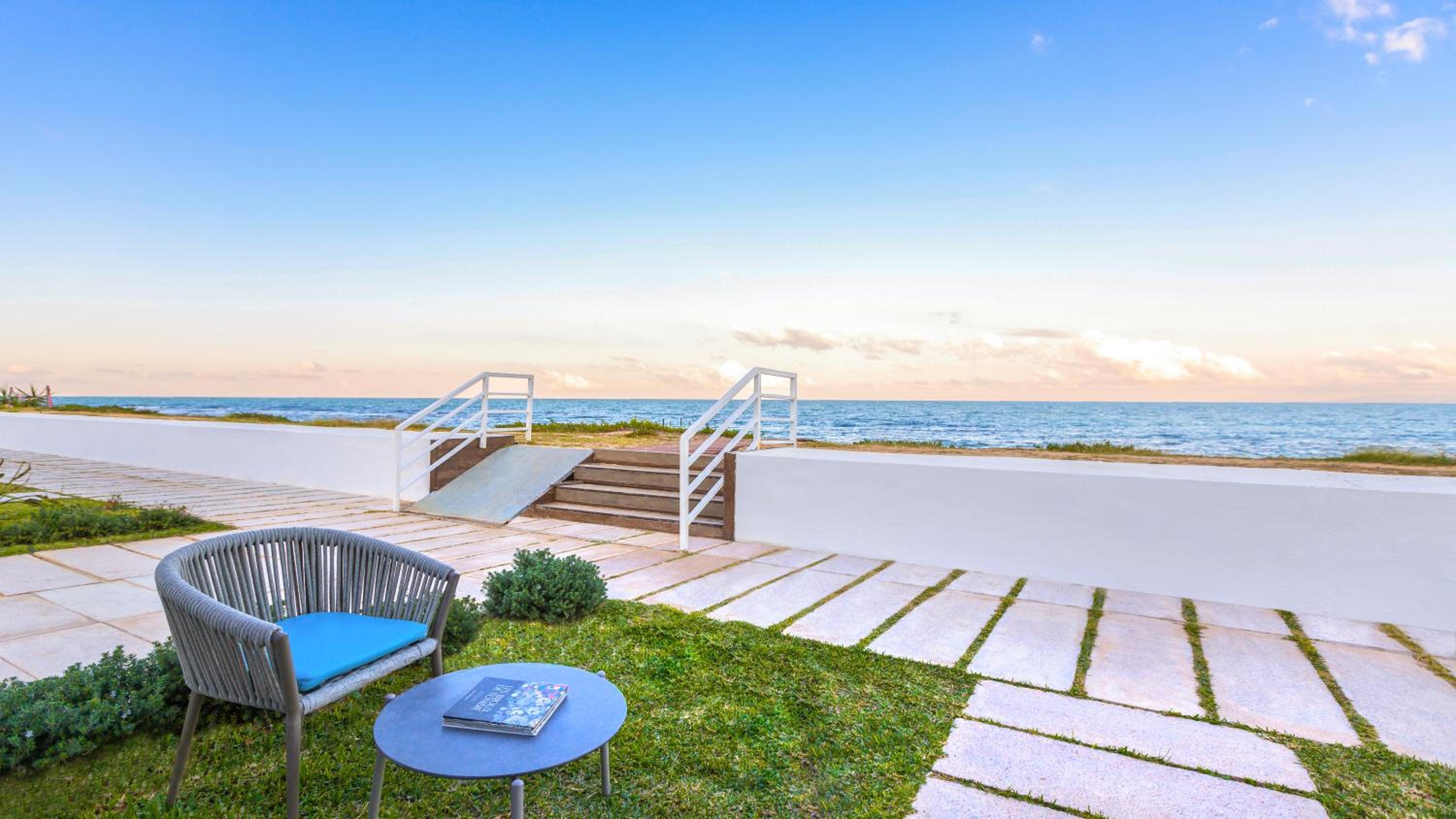 Beachfront Executive King Room - Photo 5