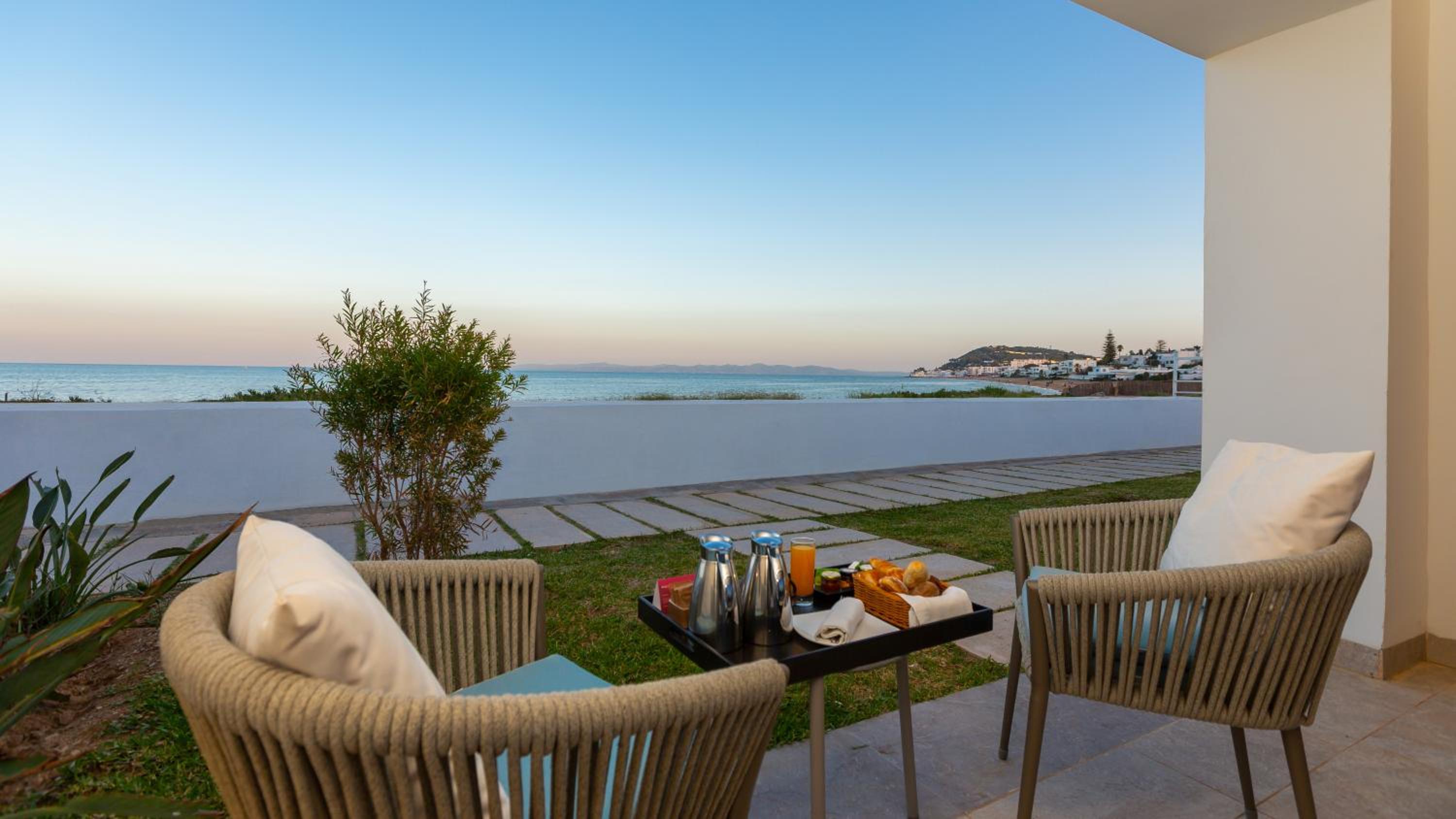 Beachfront Executive King Room - Photo 6