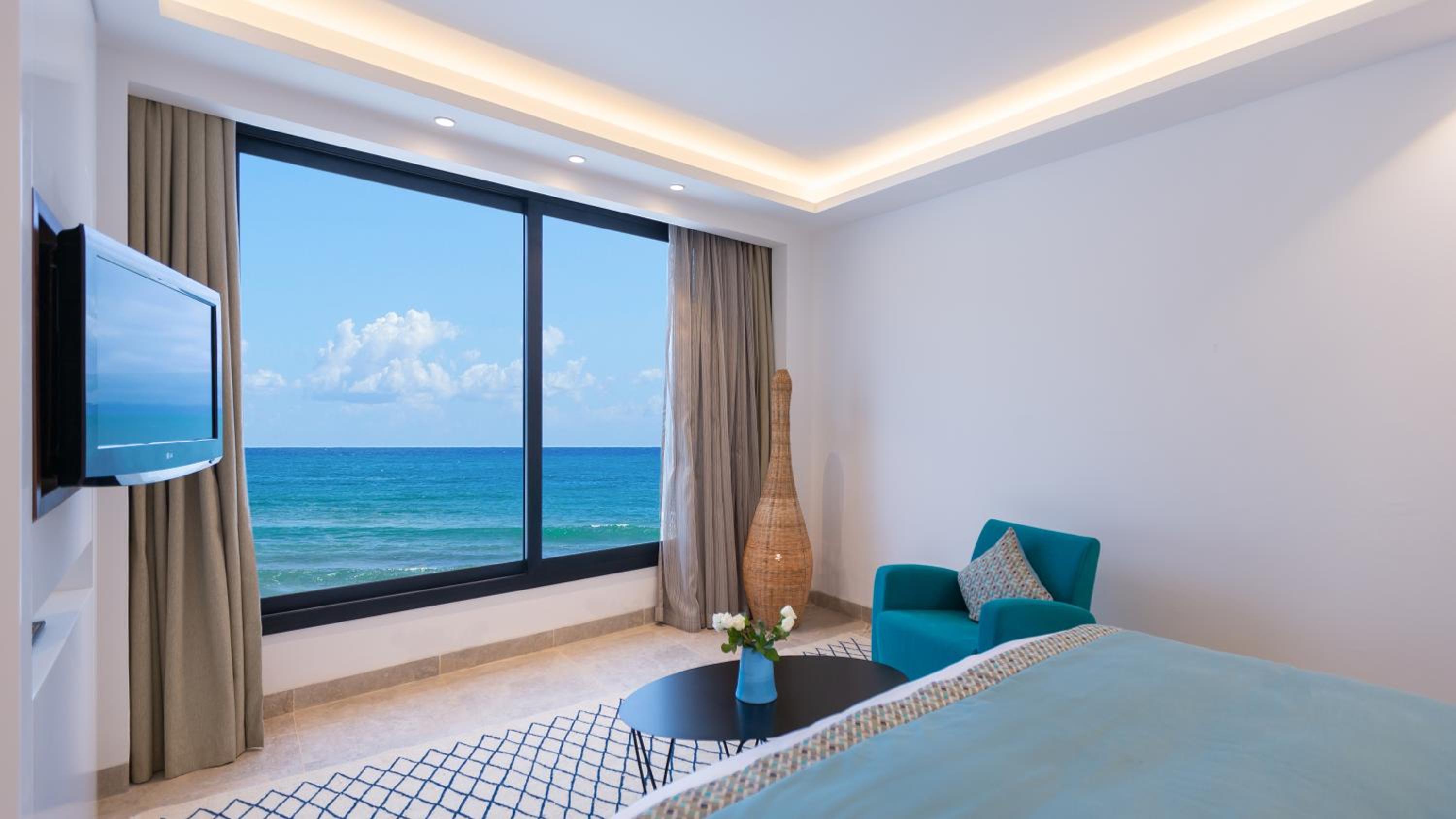 Superior King Room with Sea View - Photo 4