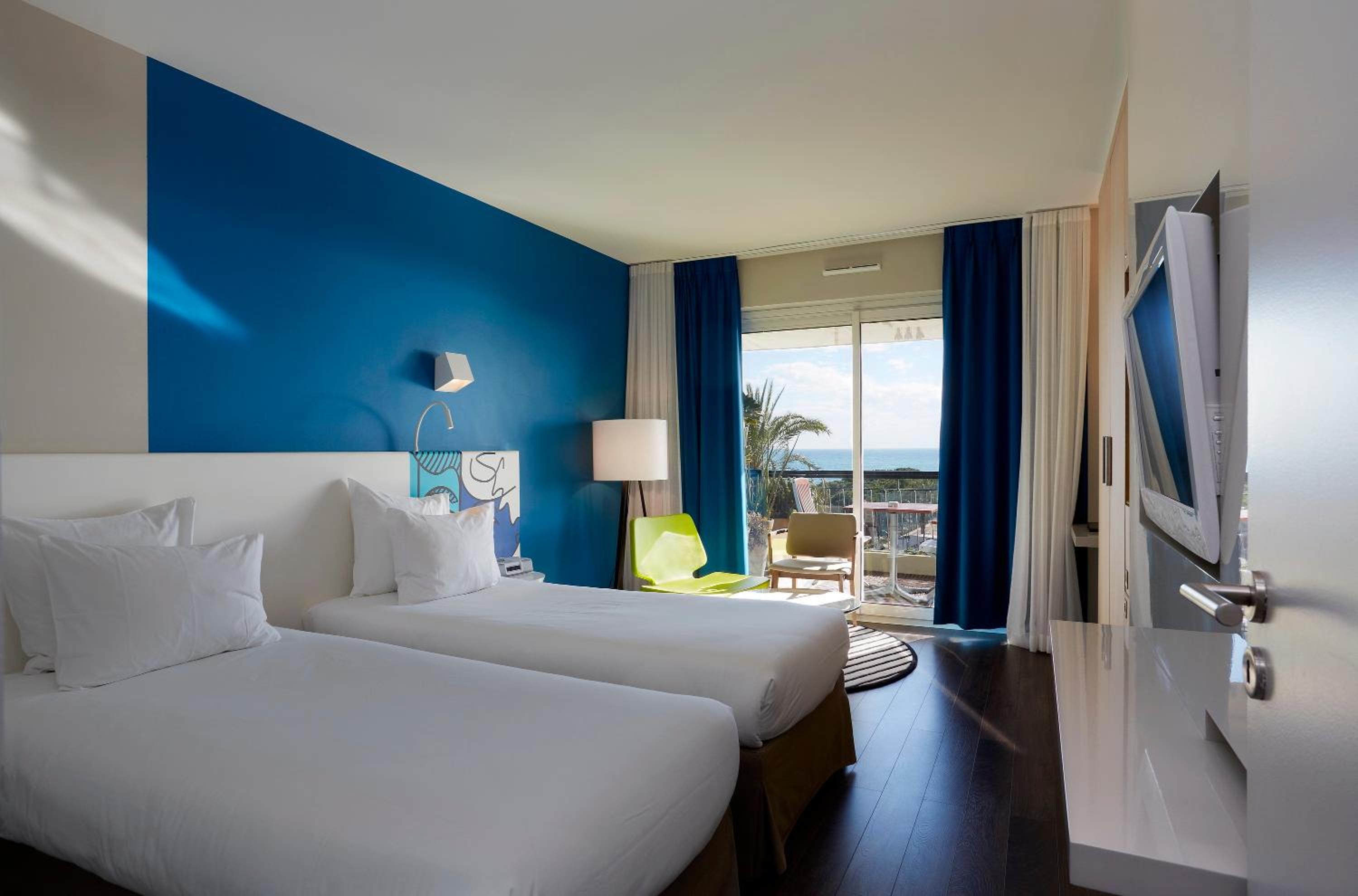 Twin Room with Balcony and Sea View - Photo 1