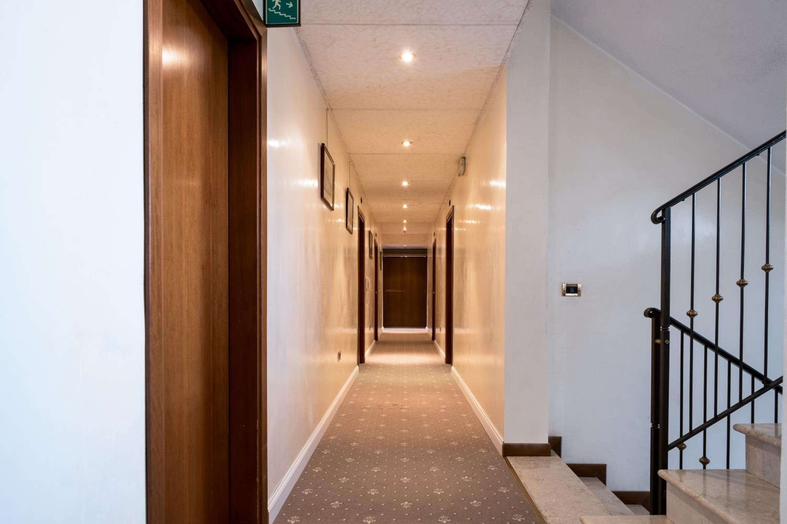 Standard Double or Twin Room - Photo 23