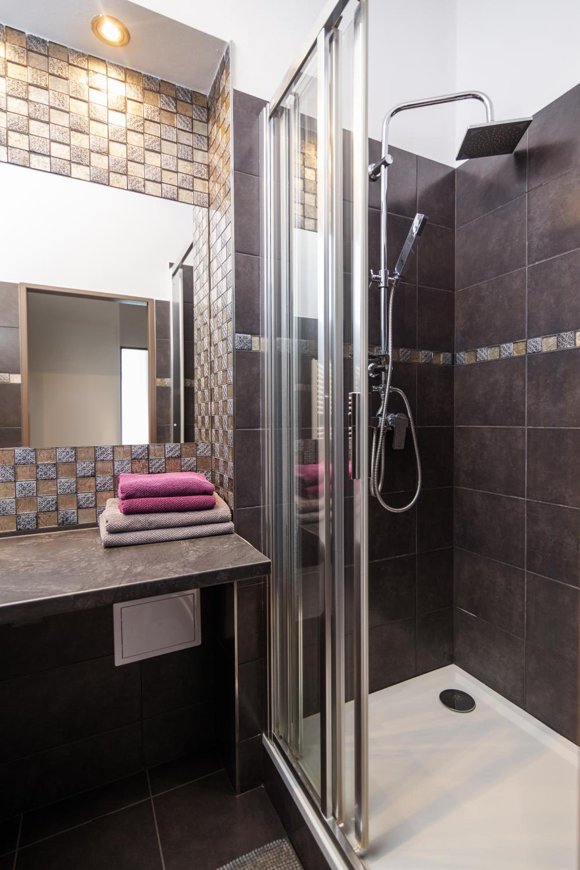 One-Bedroom Apartment (4 Adults) - Photo 14