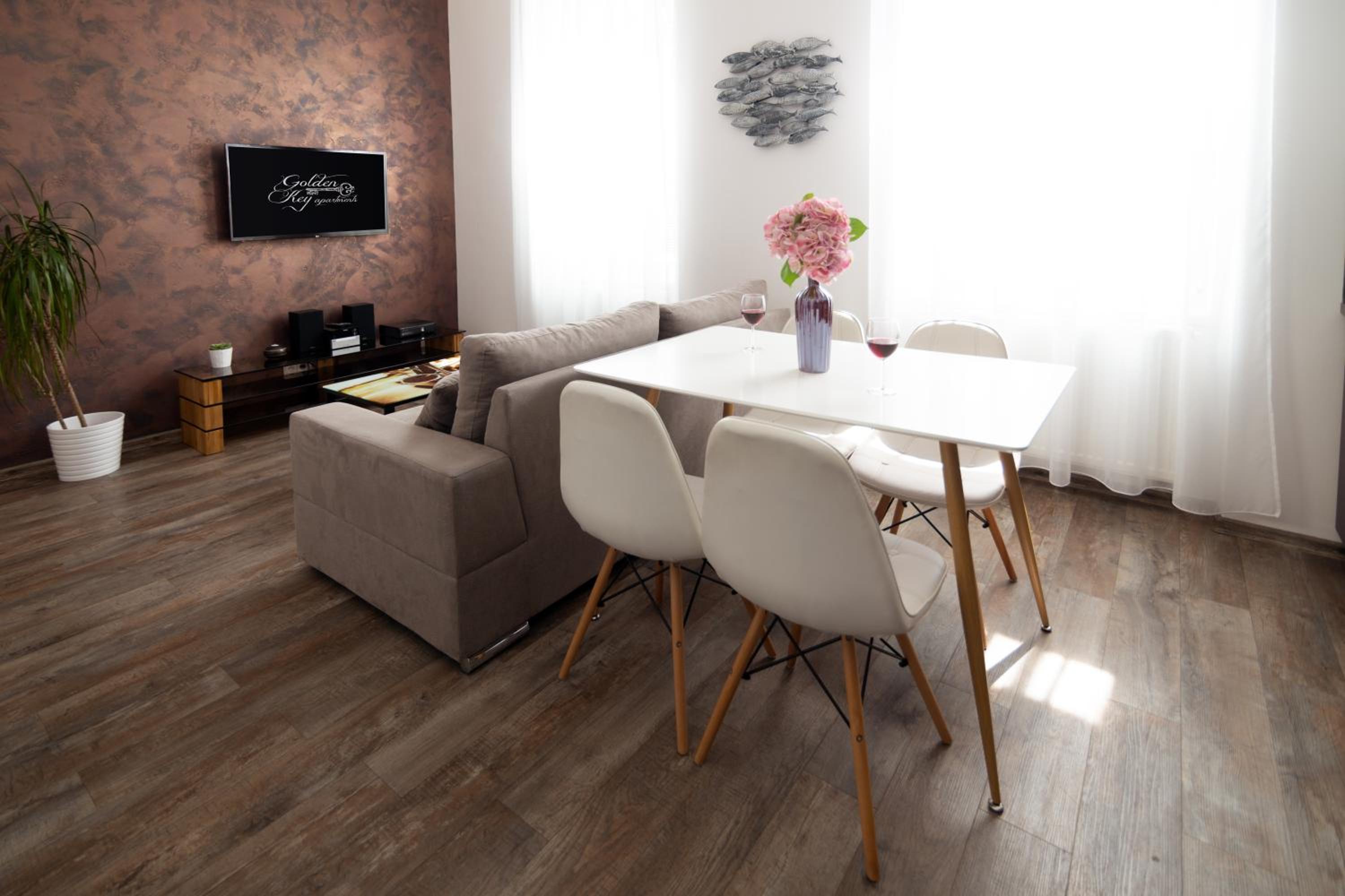 One-Bedroom Apartment (4 Adults) - Photo 4