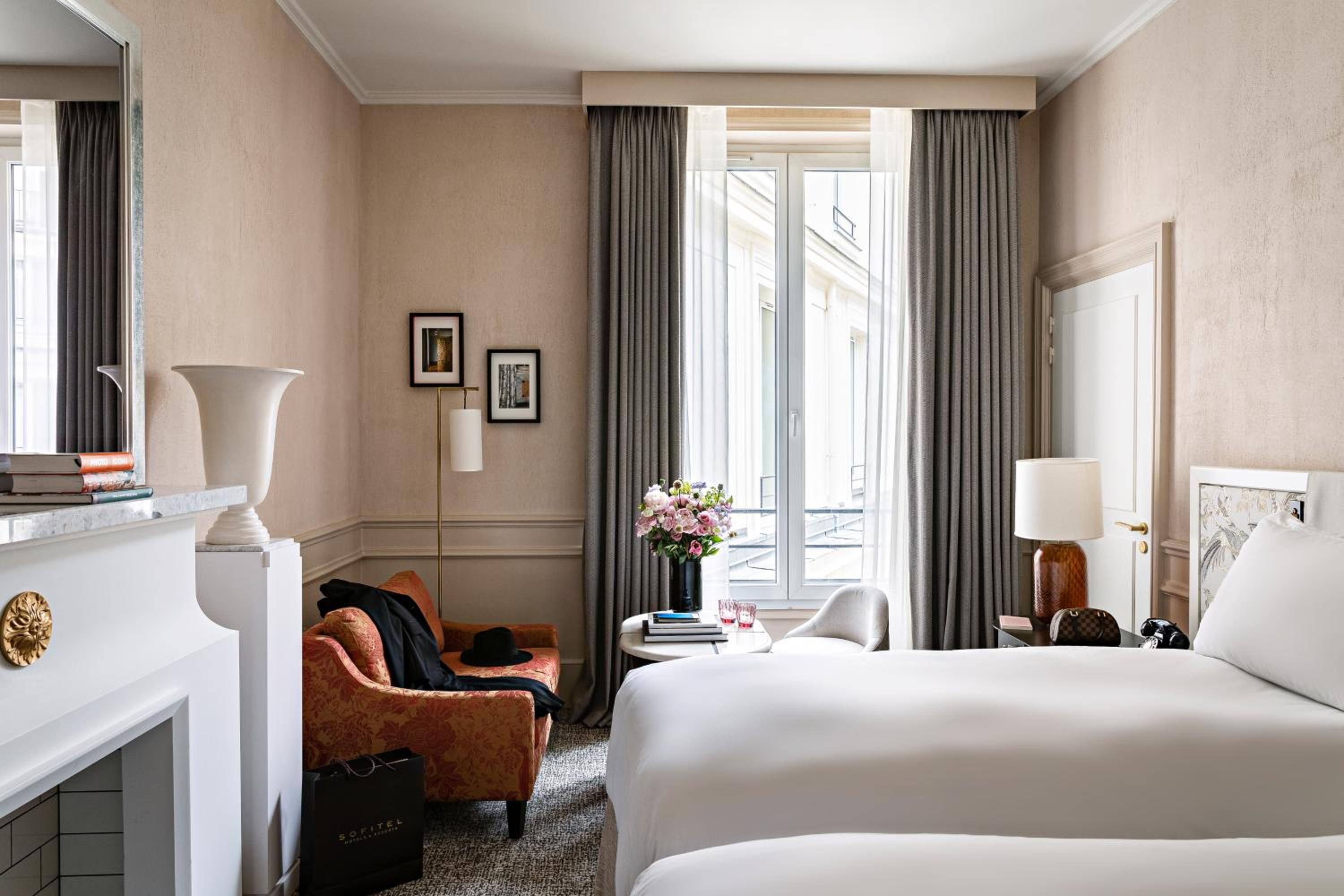 Chambre Simple de Luxe avec 2 Lits Simples – Vue sur Cour ou Rue Scribe
