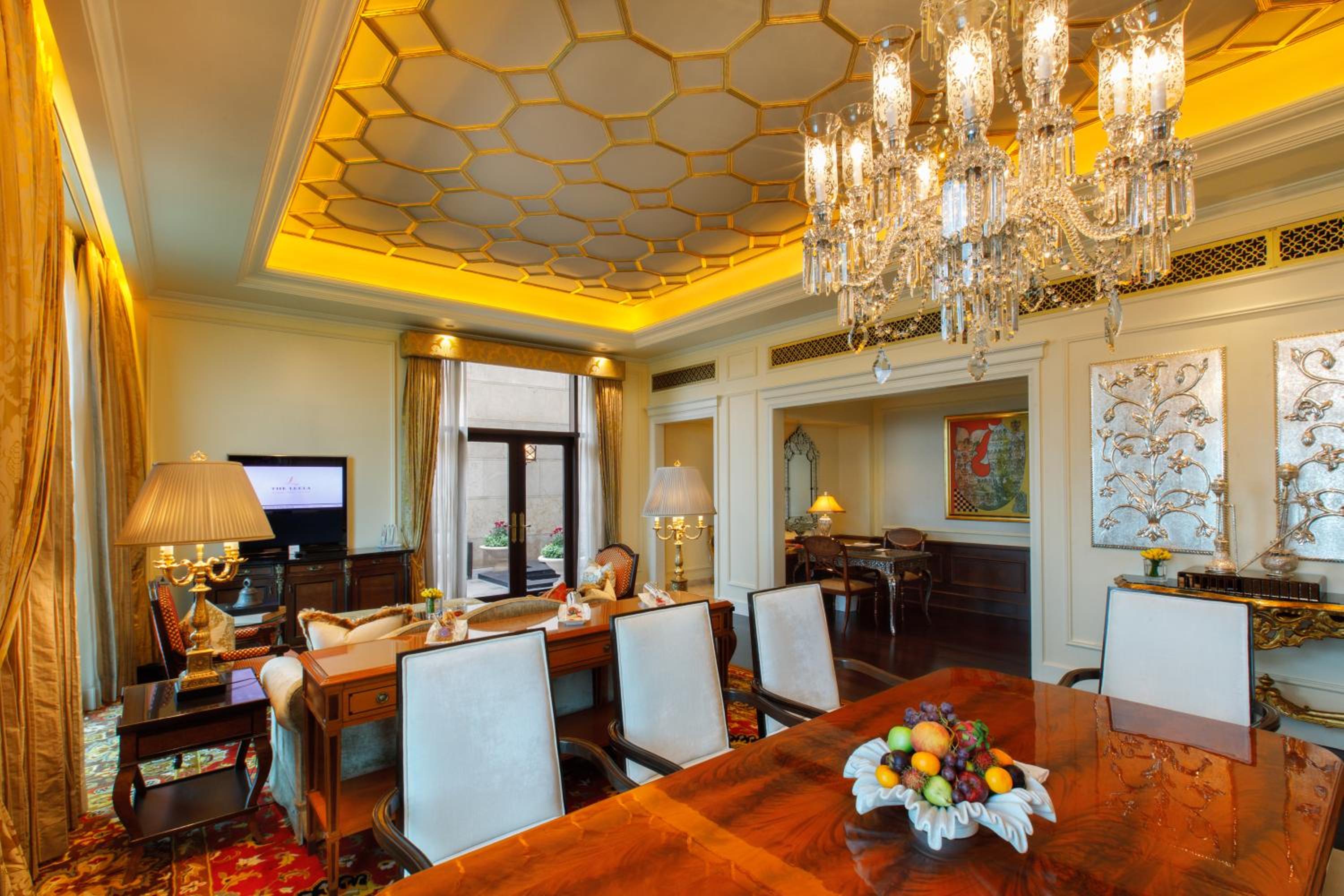 Maharaja Suite with Pool, Airport Transfers & Lounge Access including cocktail hours